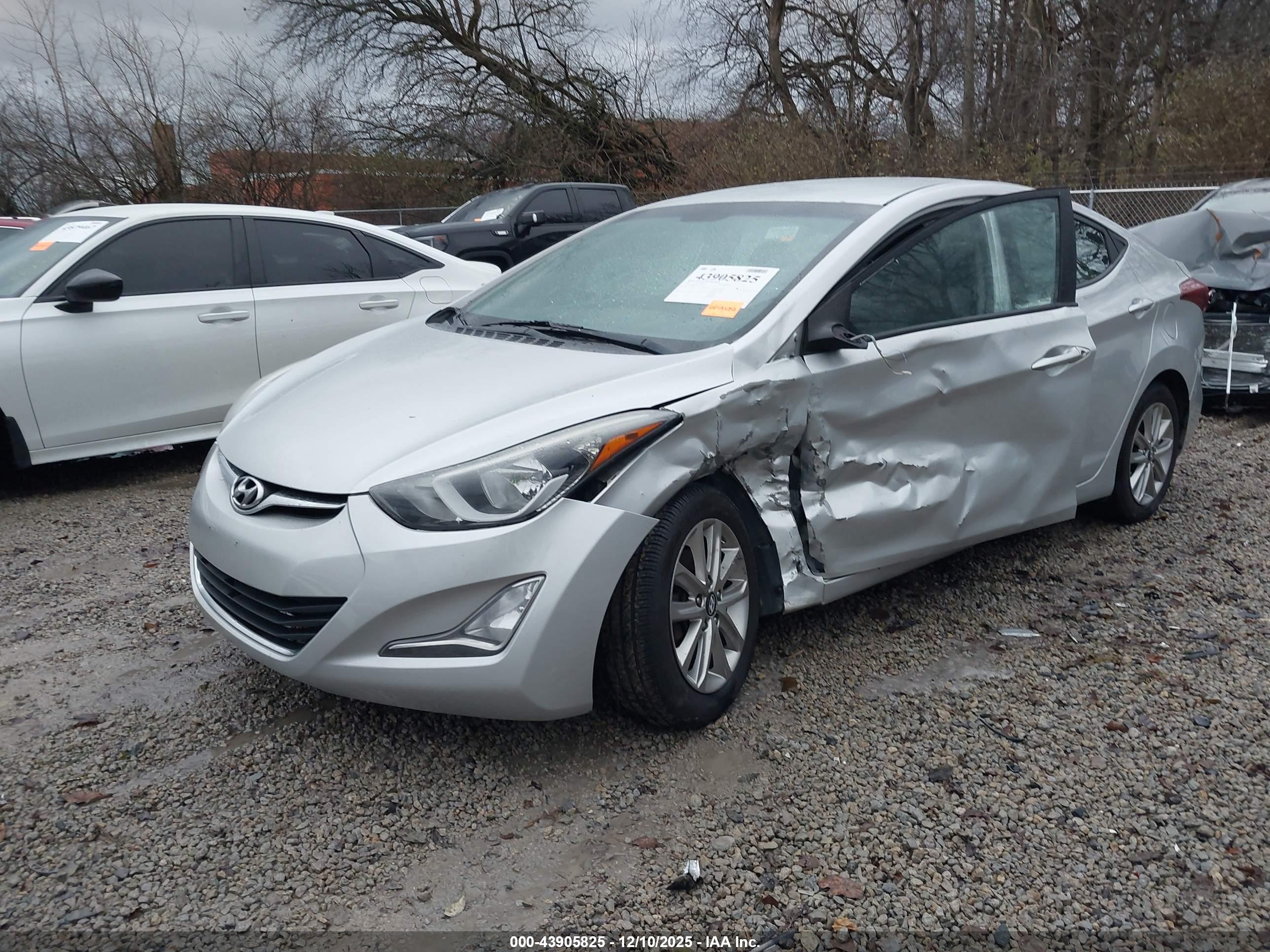 HYUNDAI ELANTRA image 2