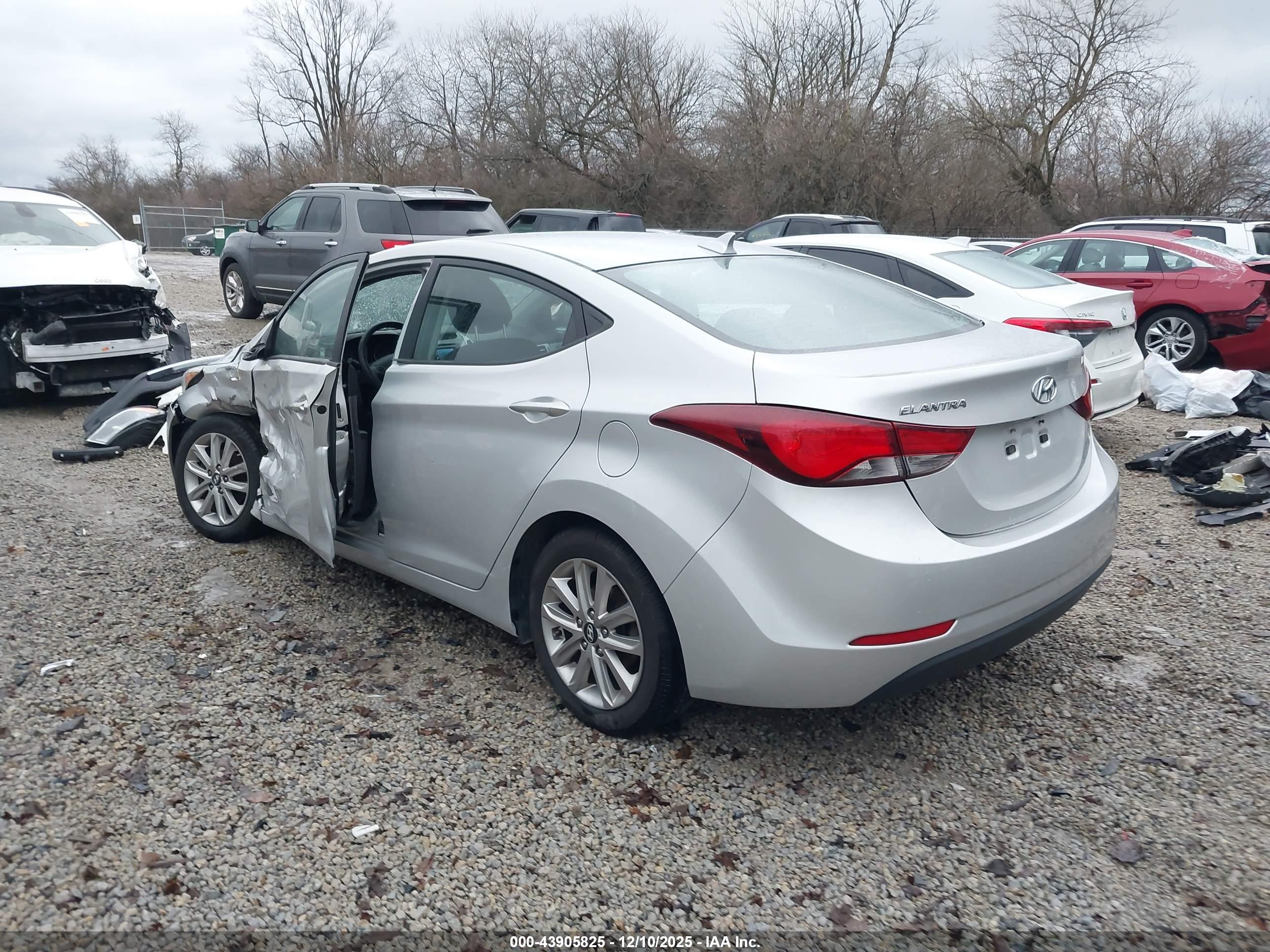 HYUNDAI ELANTRA image 3