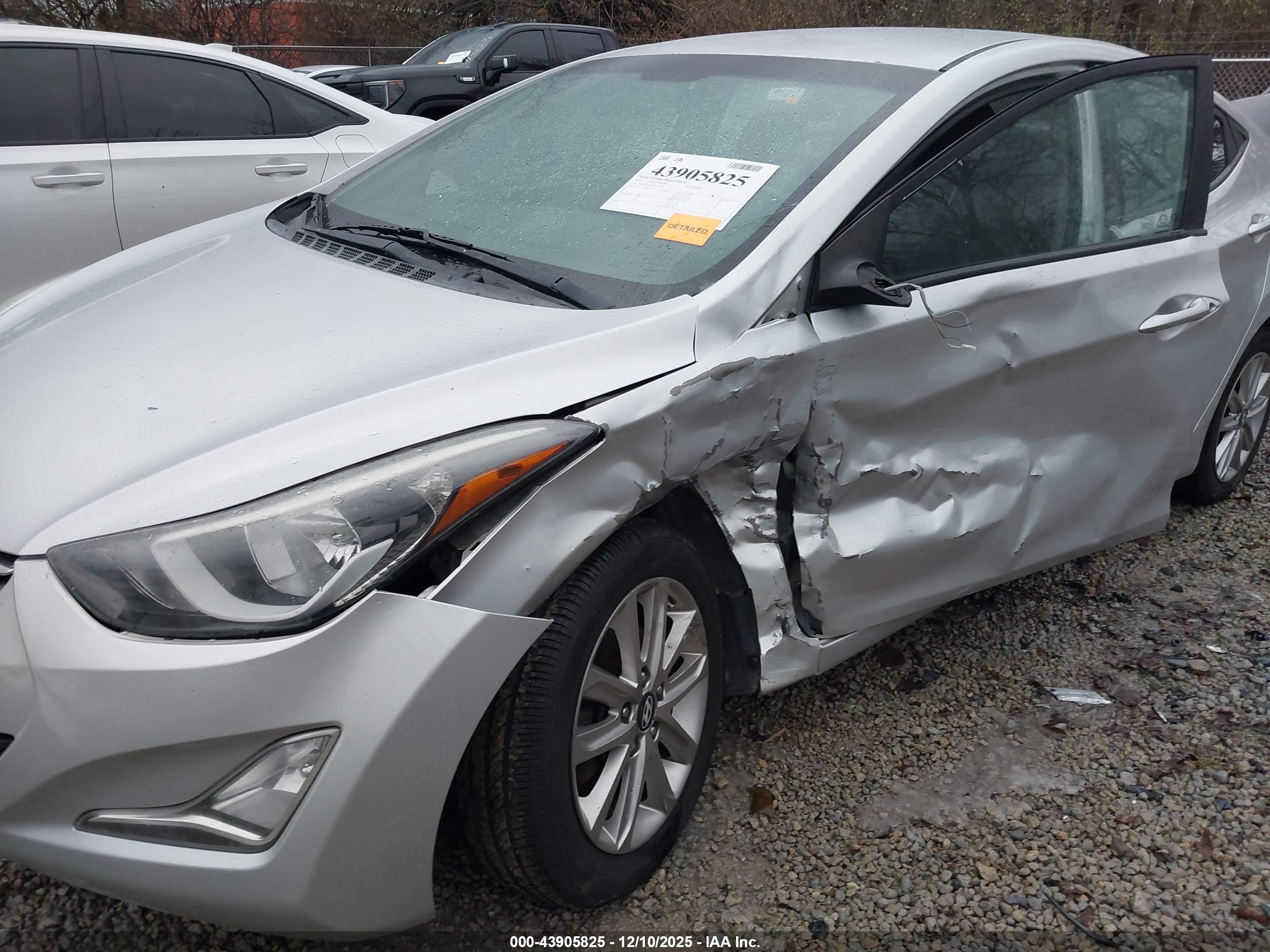 HYUNDAI ELANTRA image 6