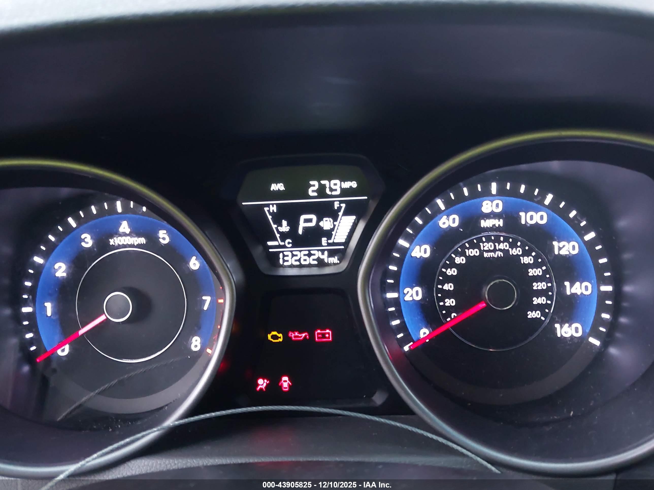 HYUNDAI ELANTRA image 7