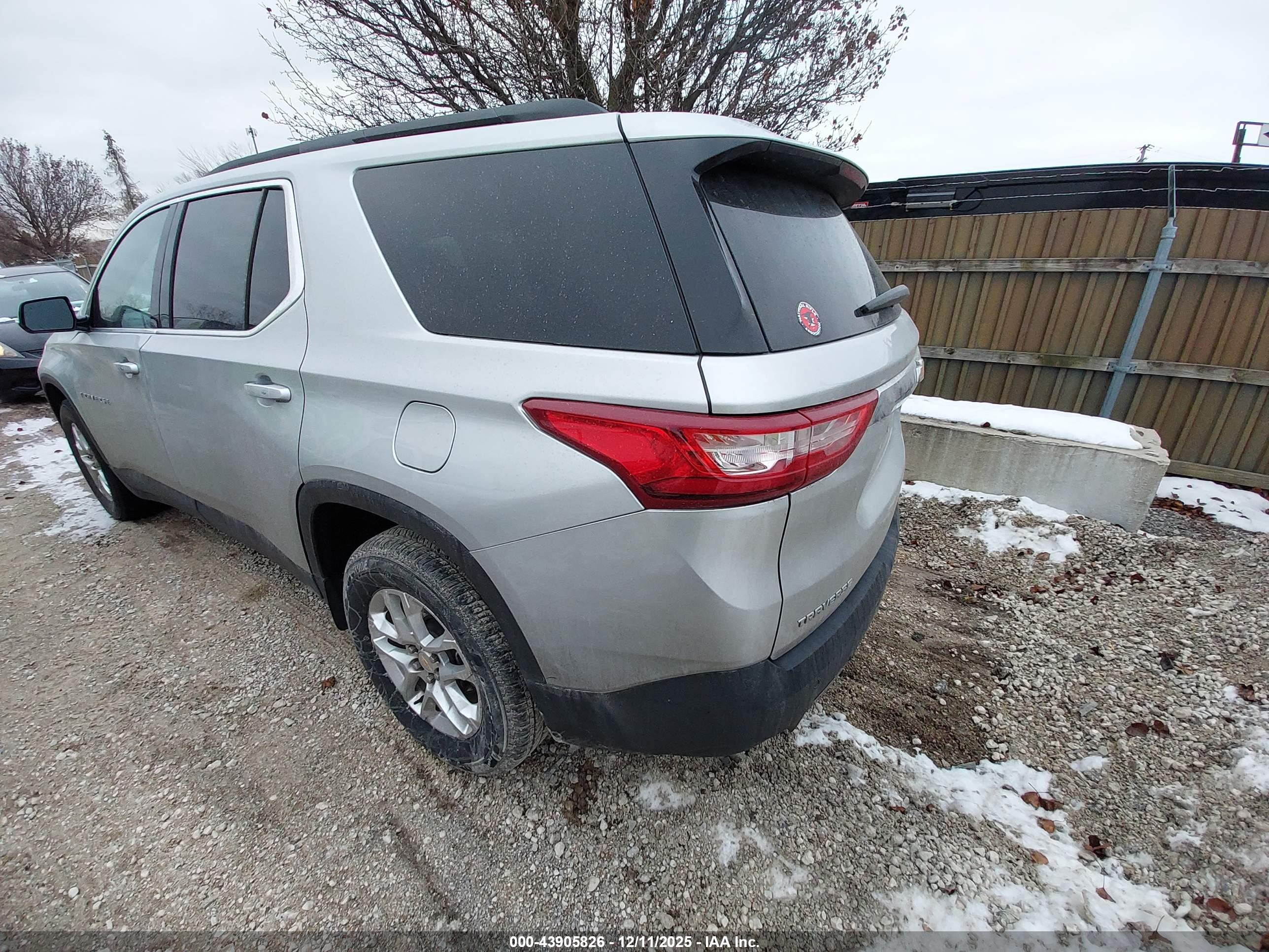 CHEVROLET TRAVERSE image 3