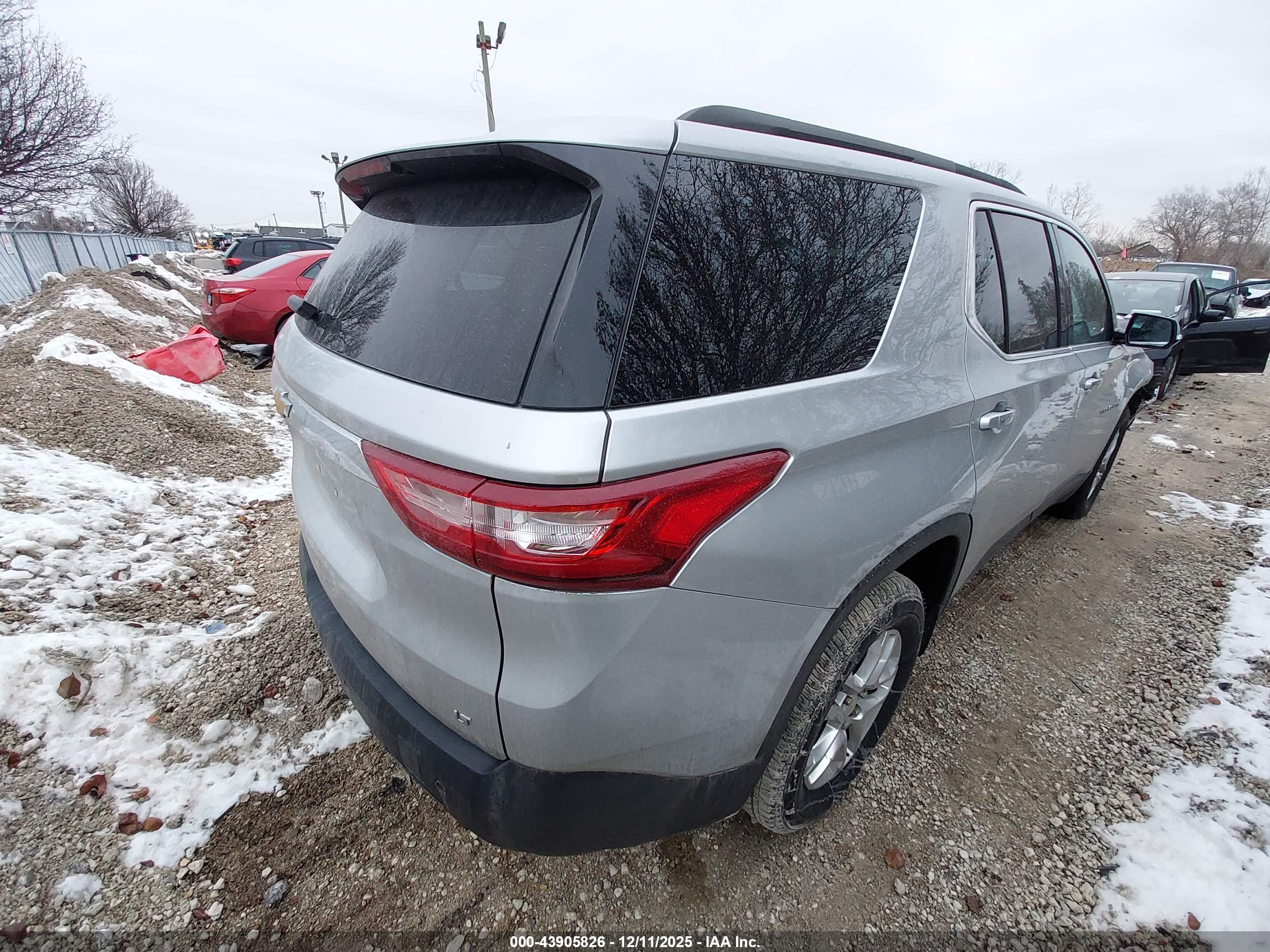 CHEVROLET TRAVERSE image 4