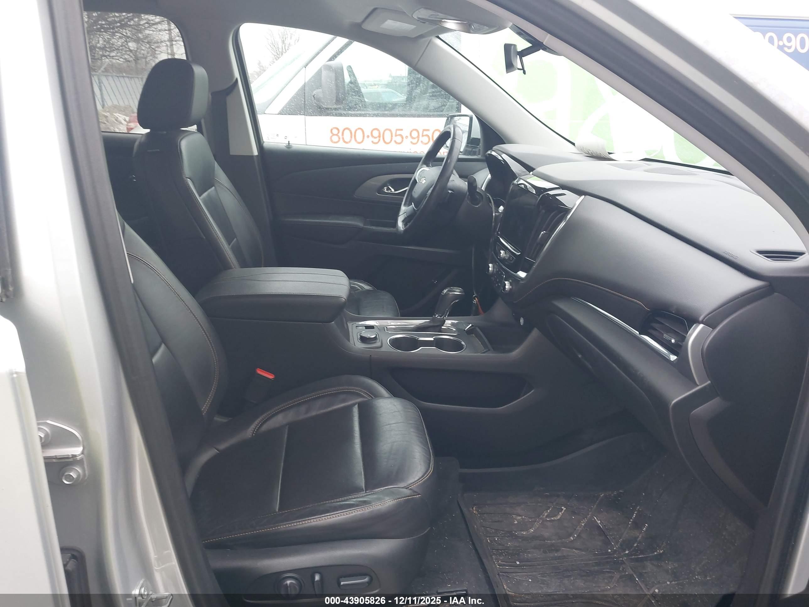 CHEVROLET TRAVERSE image 5