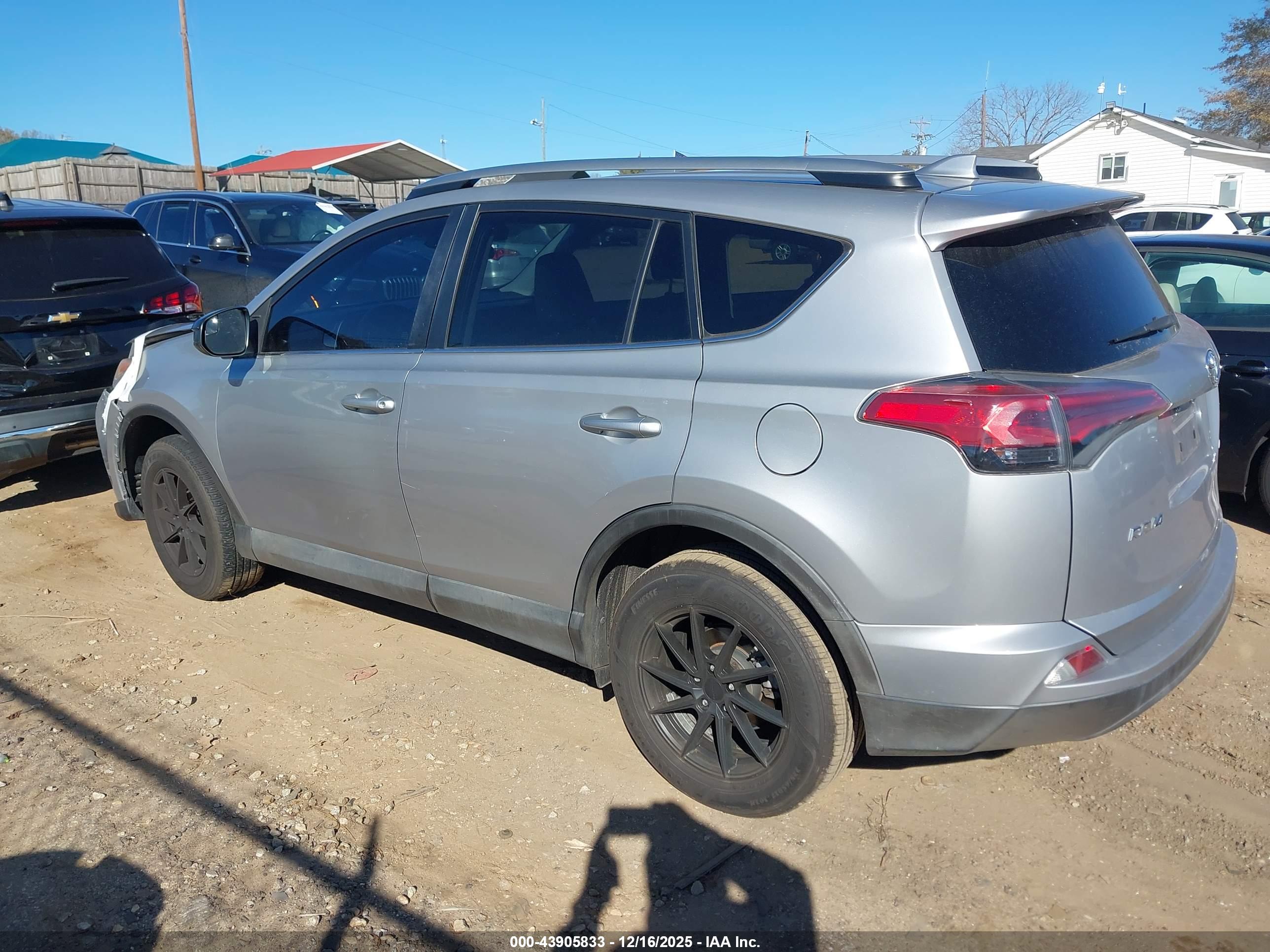 TOYOTA RAV4 image 3