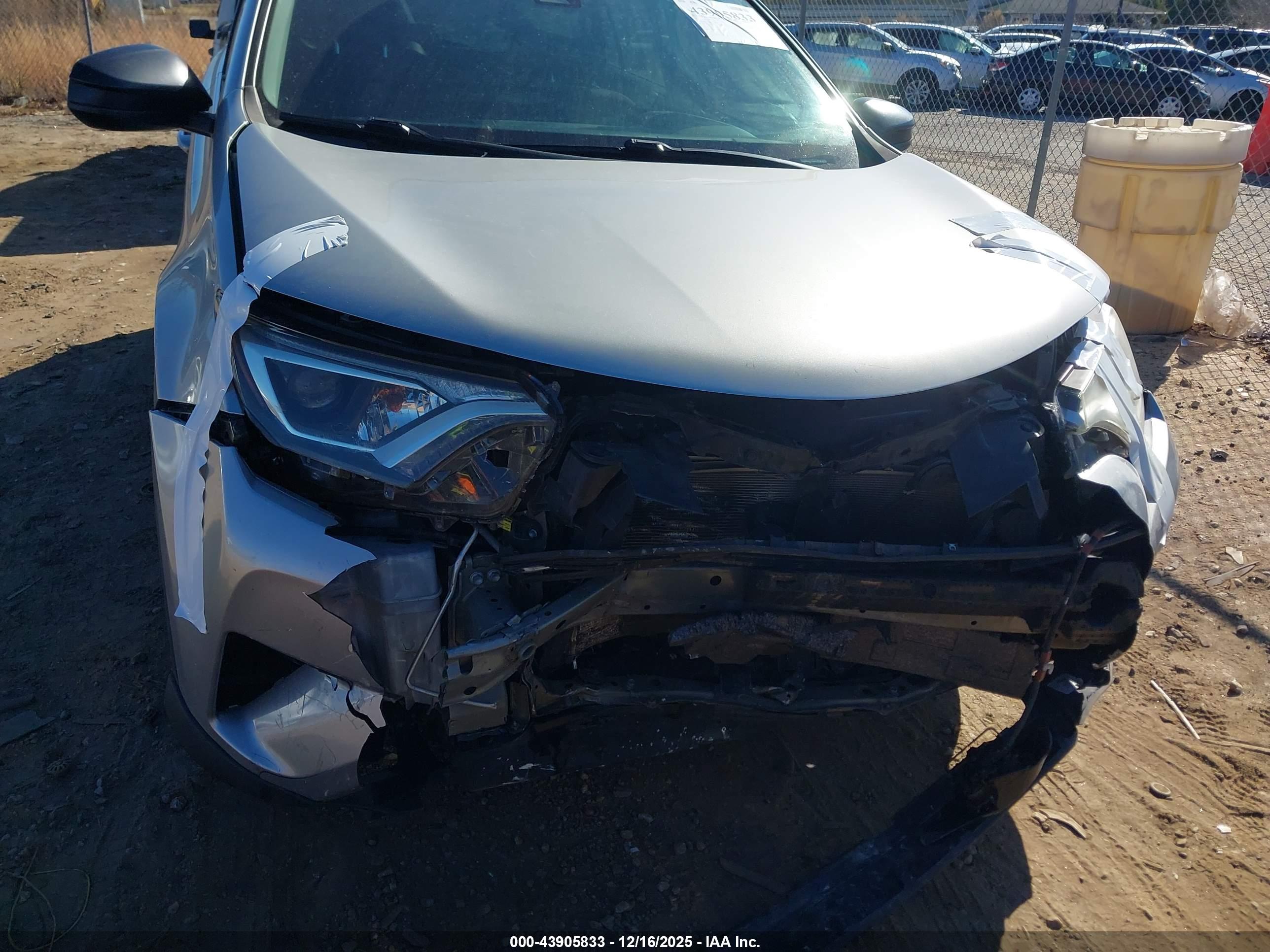 TOYOTA RAV4 image 6