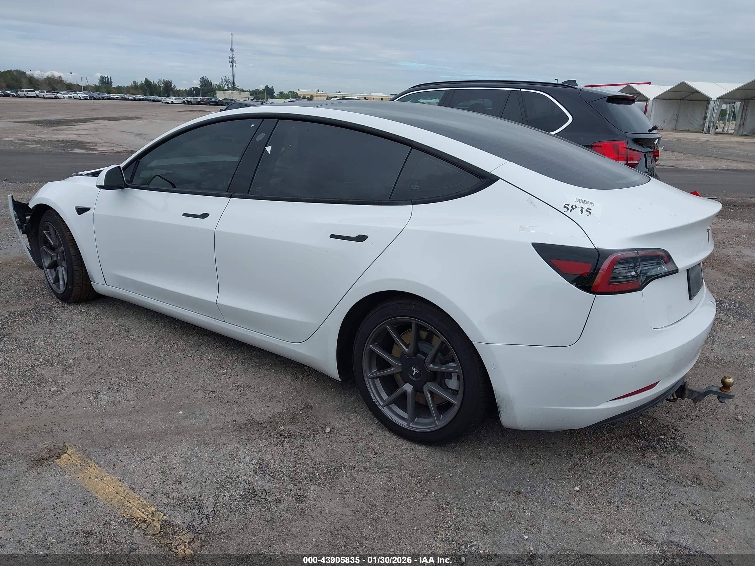 TESLA MODEL image 3