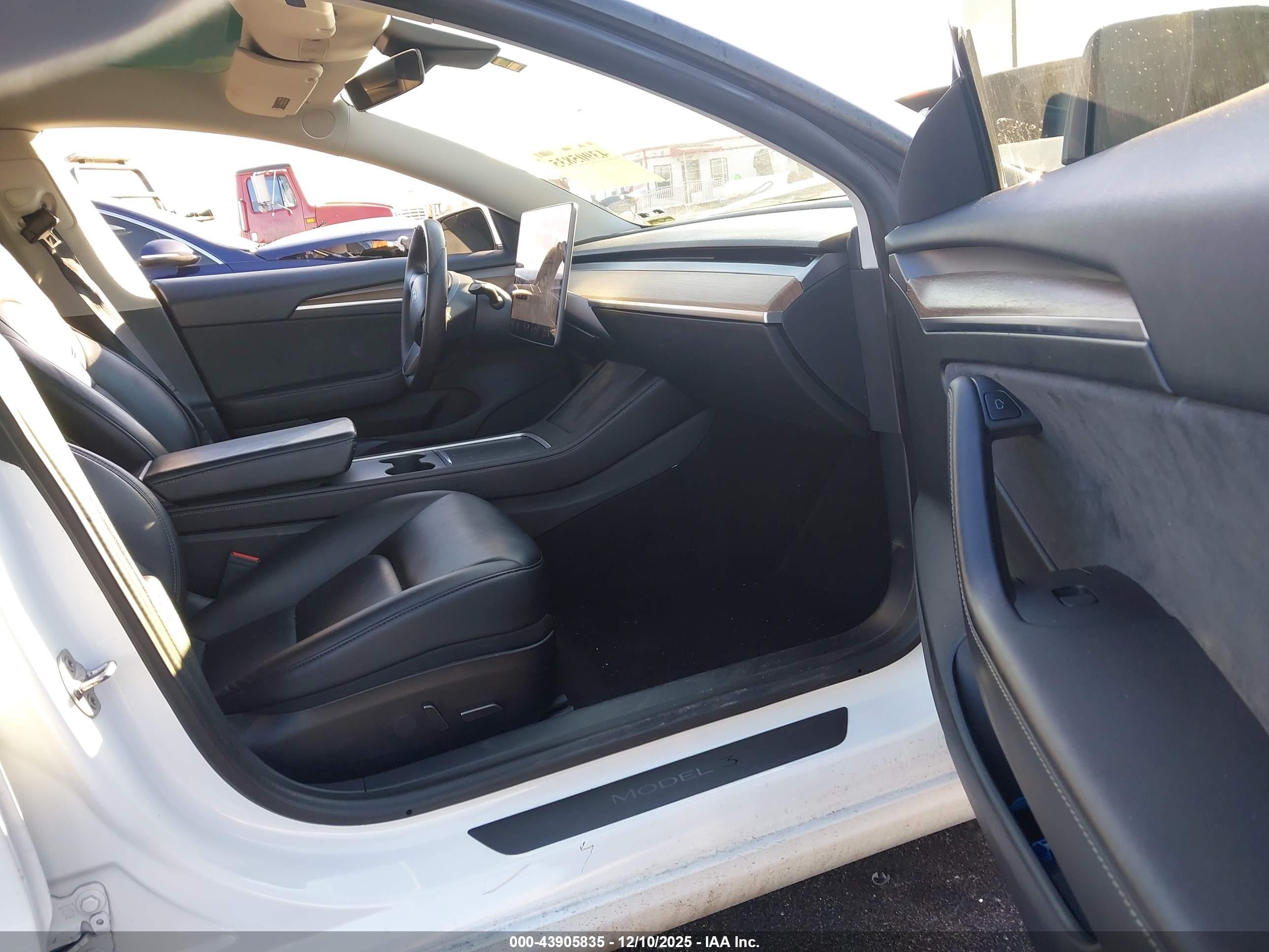 TESLA MODEL image 5