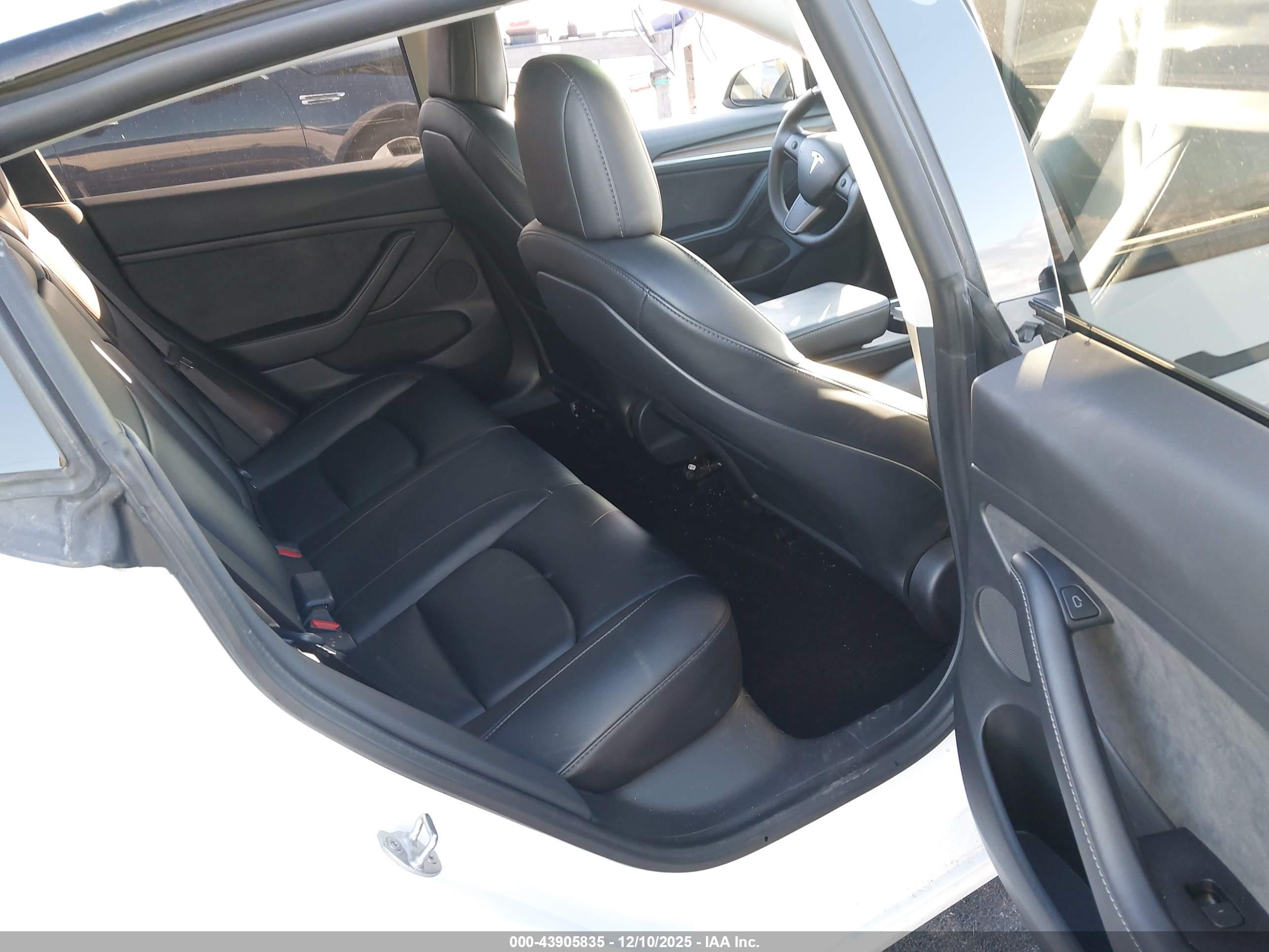 TESLA MODEL image 8