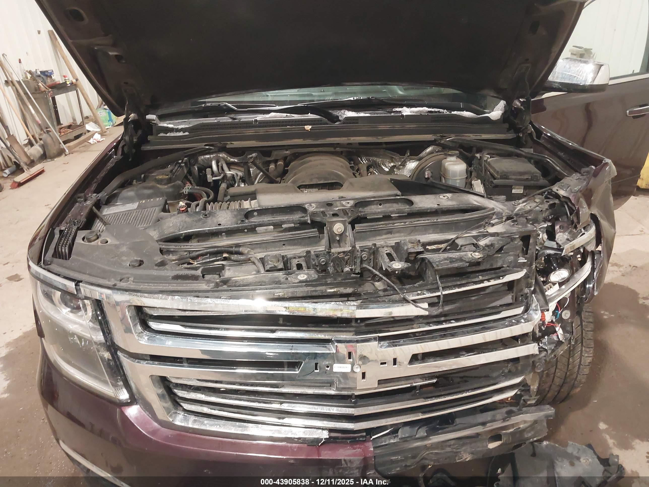 CHEVROLET SUBURBAN image 10