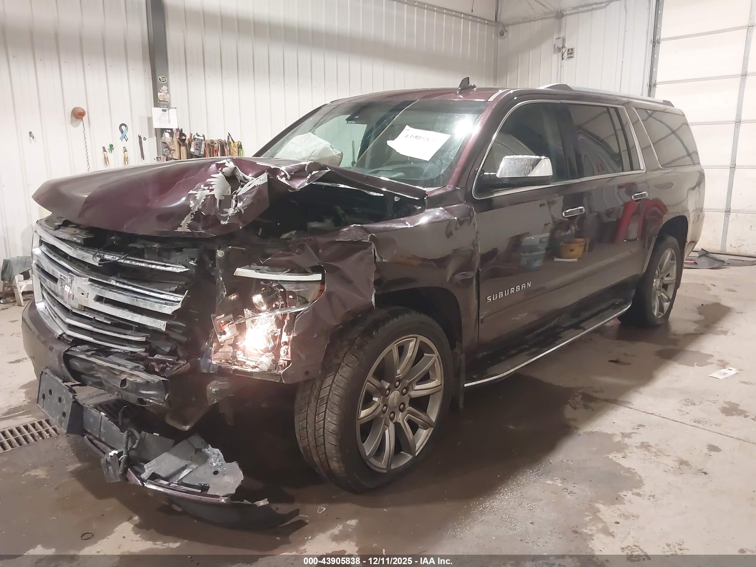 CHEVROLET SUBURBAN image 2