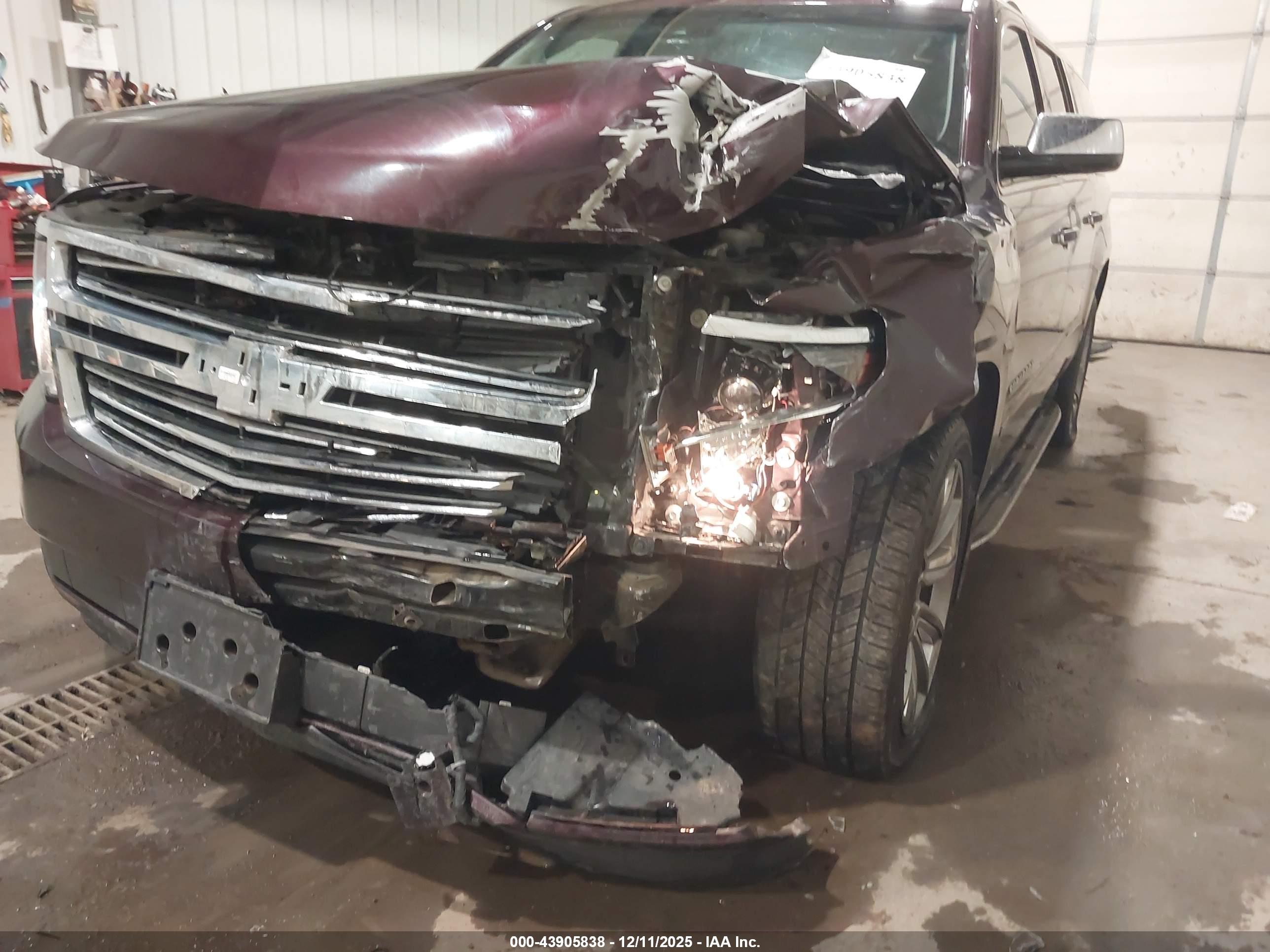 CHEVROLET SUBURBAN image 6