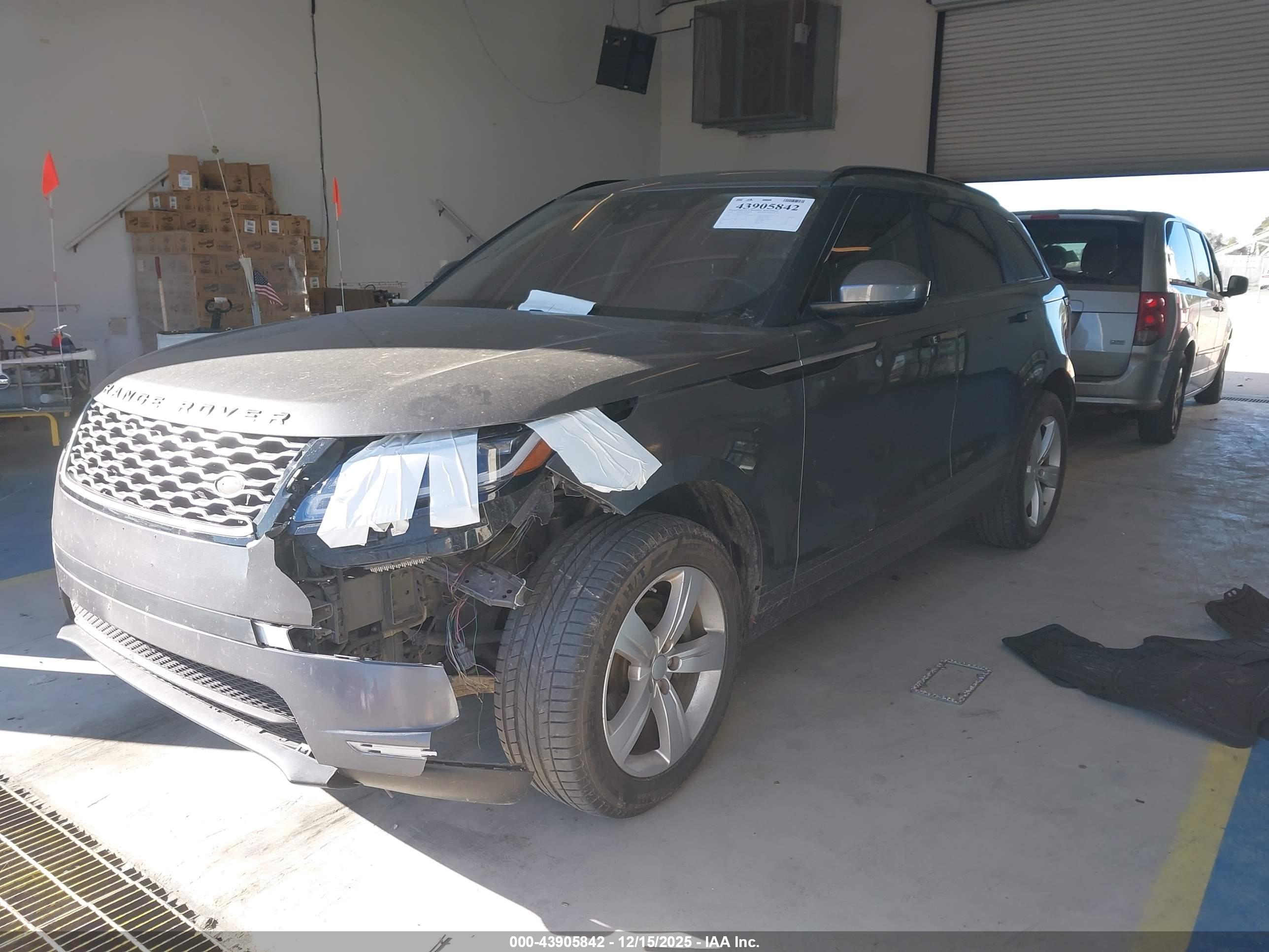 LAND ROVER image 2