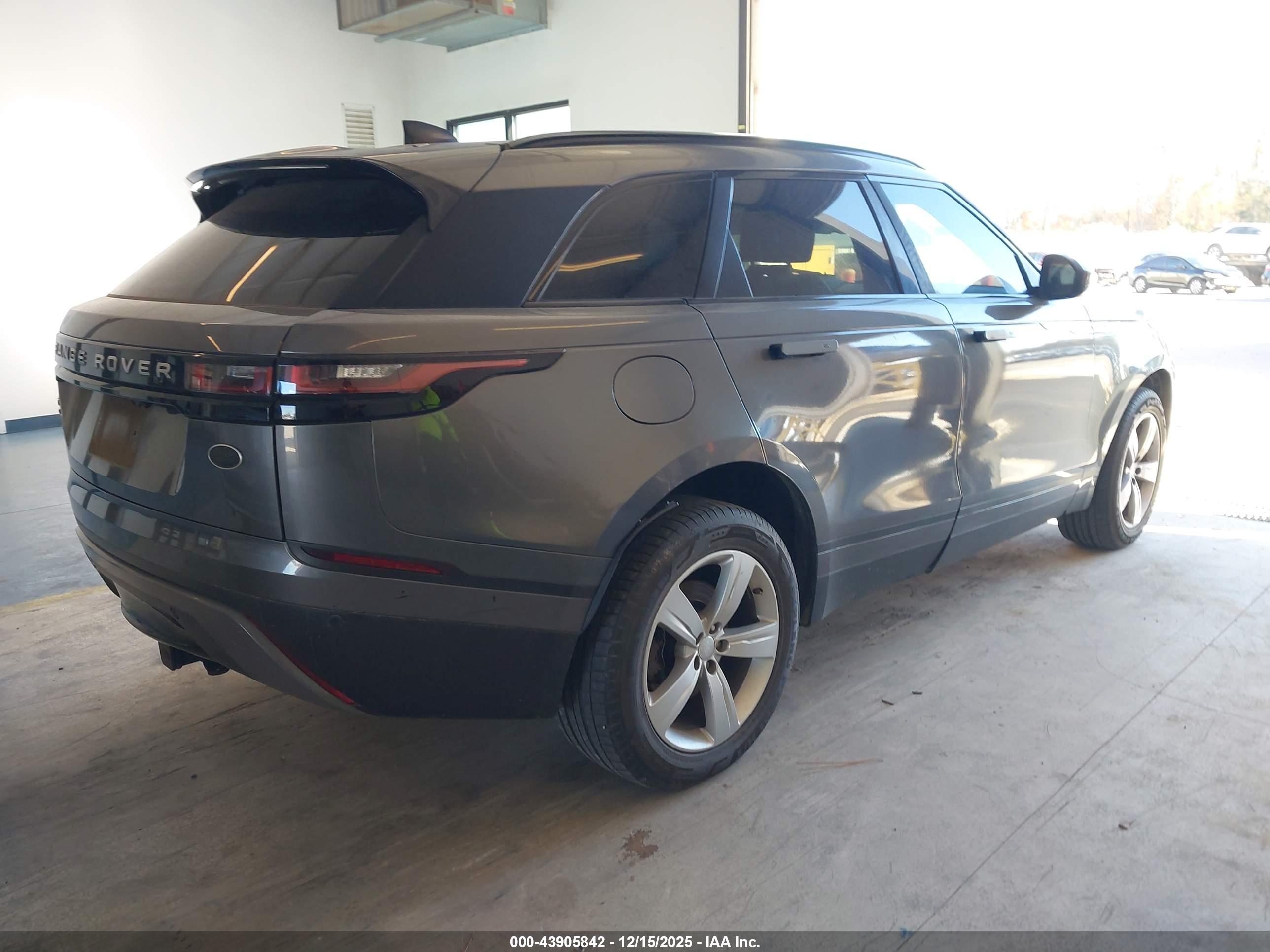 LAND ROVER image 4