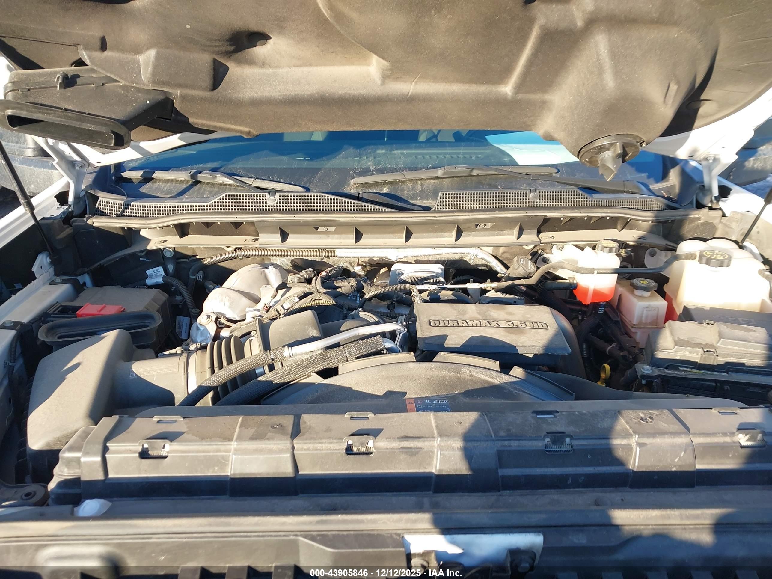 CHEVROLET SILVERADO image 10