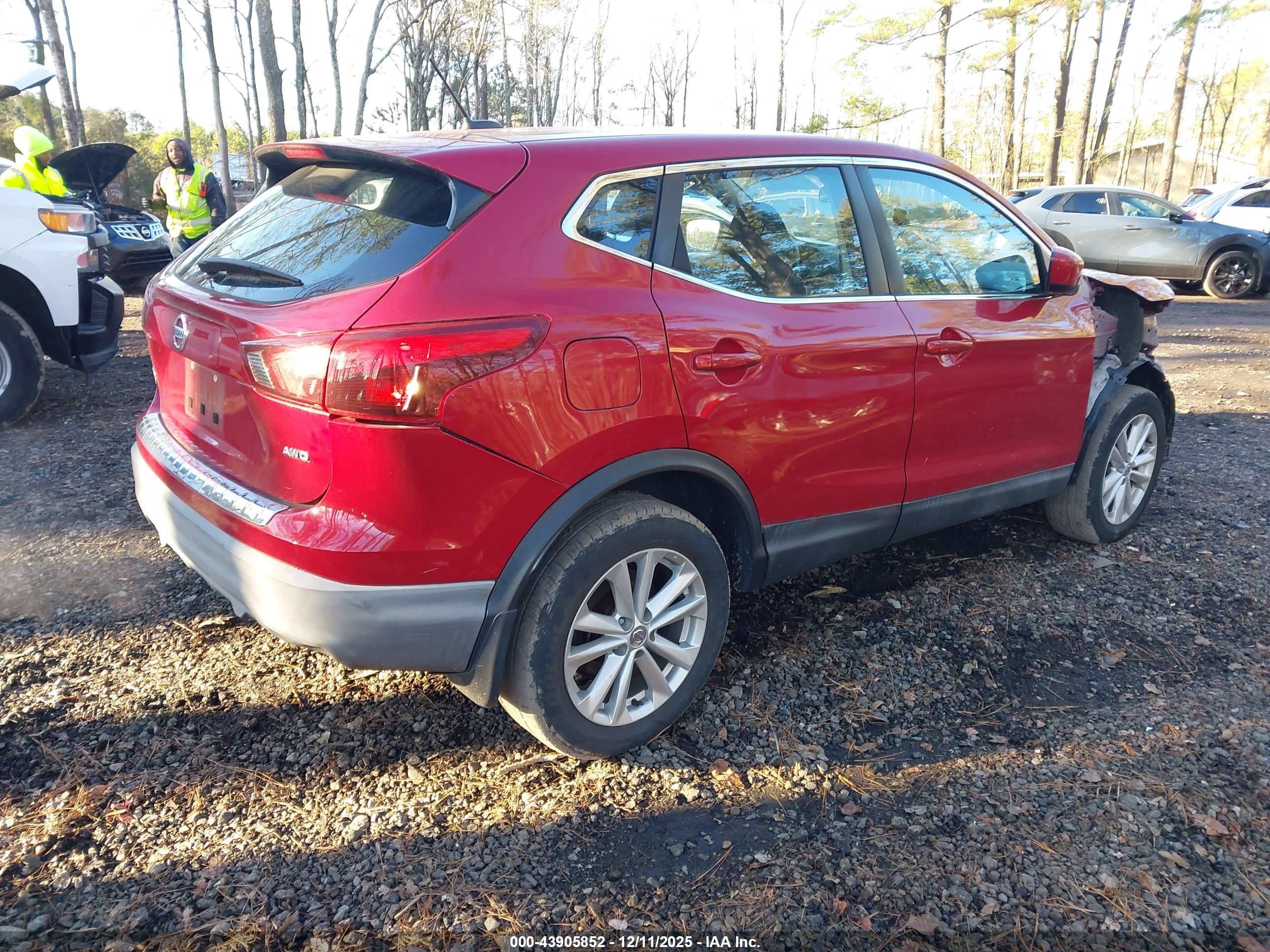 NISSAN ROGUE image 4