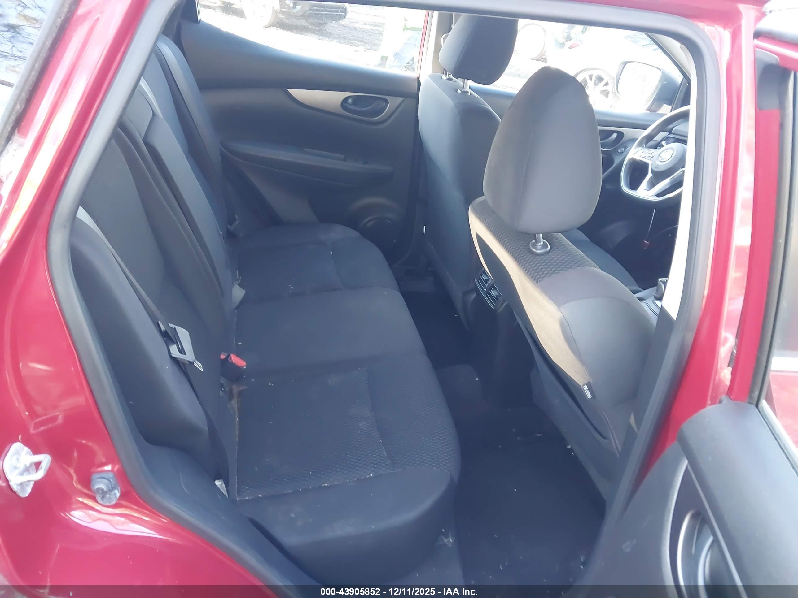 NISSAN ROGUE image 8