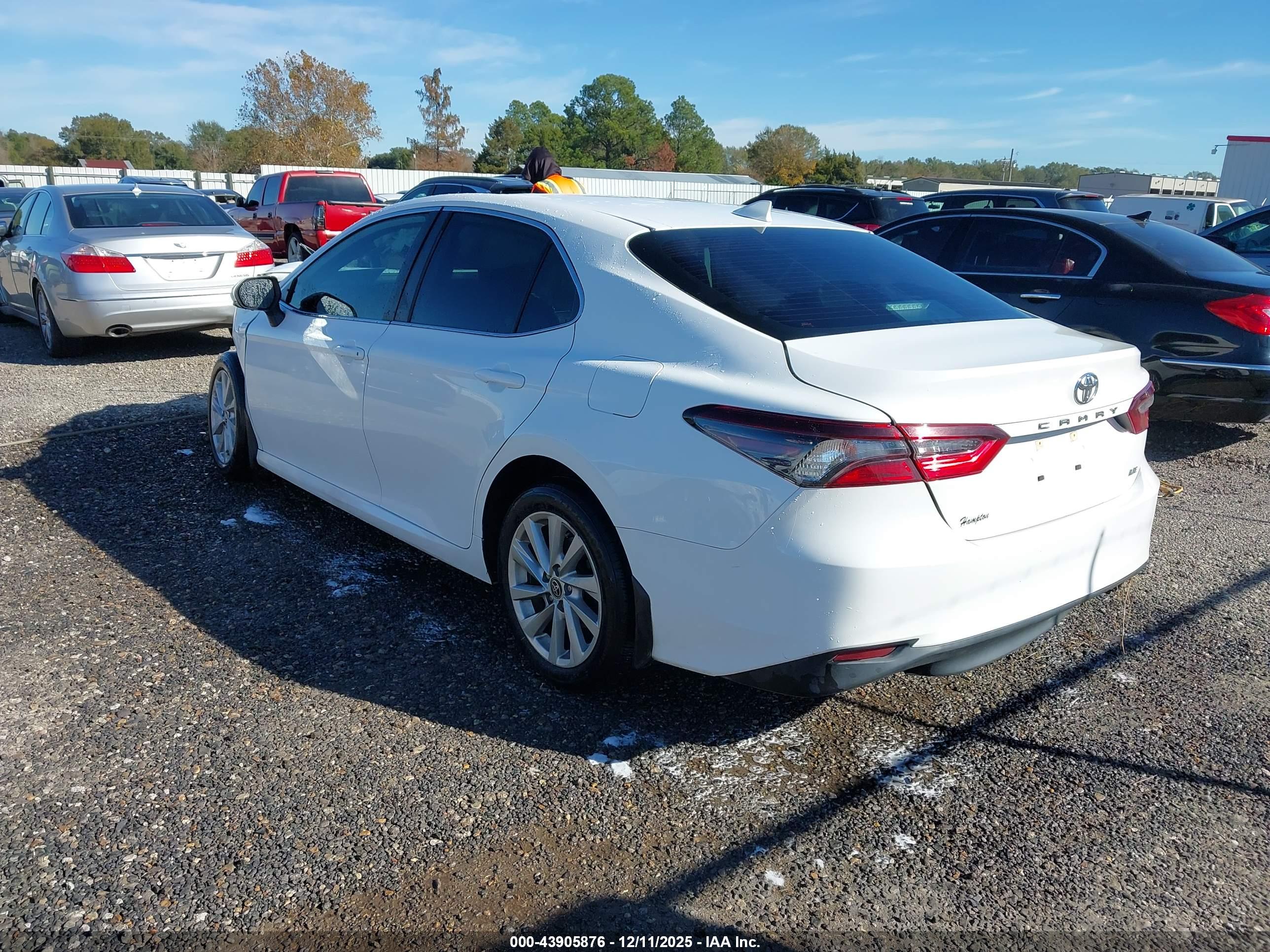 TOYOTA CAMRY image 3
