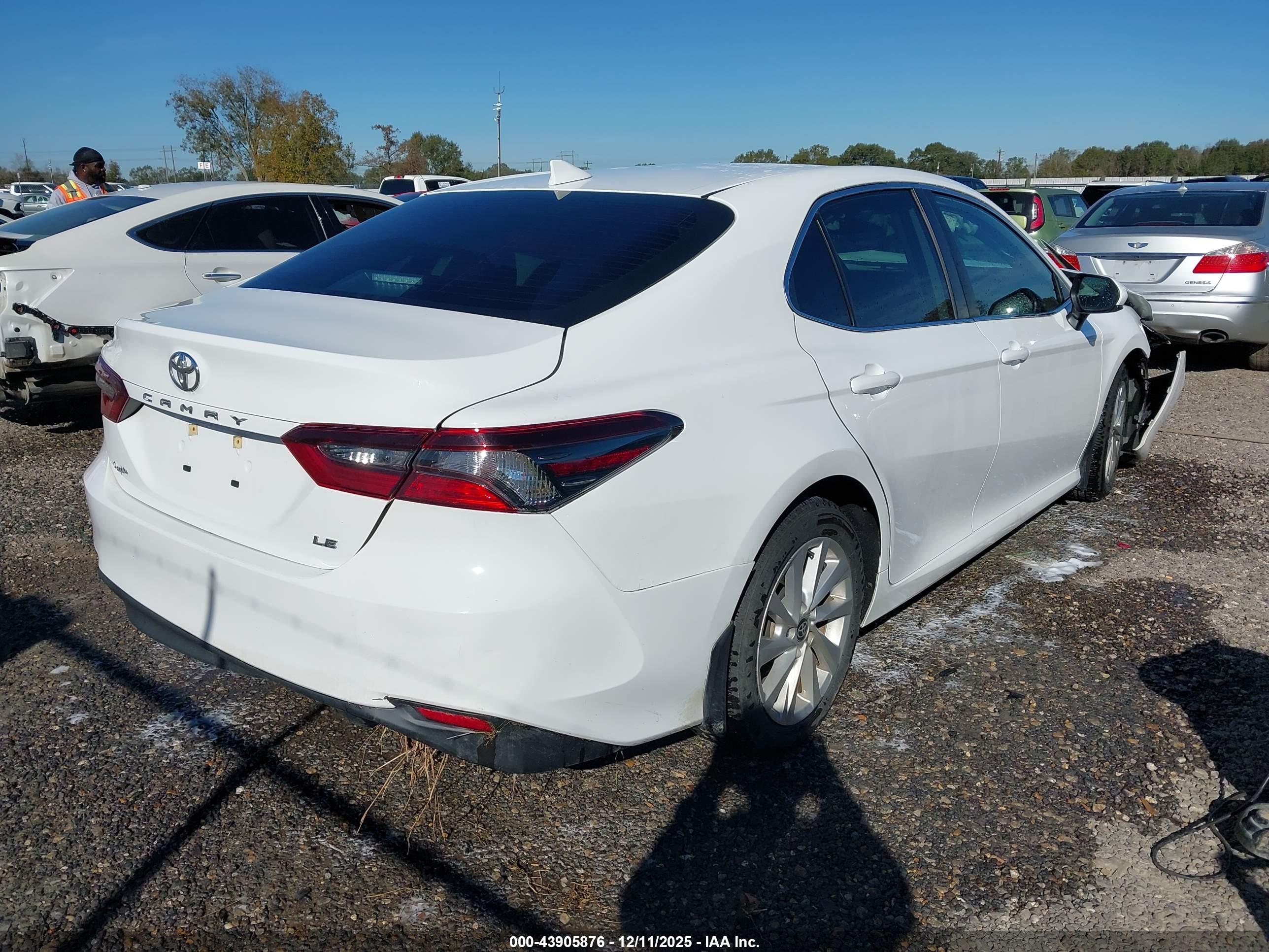 TOYOTA CAMRY image 4