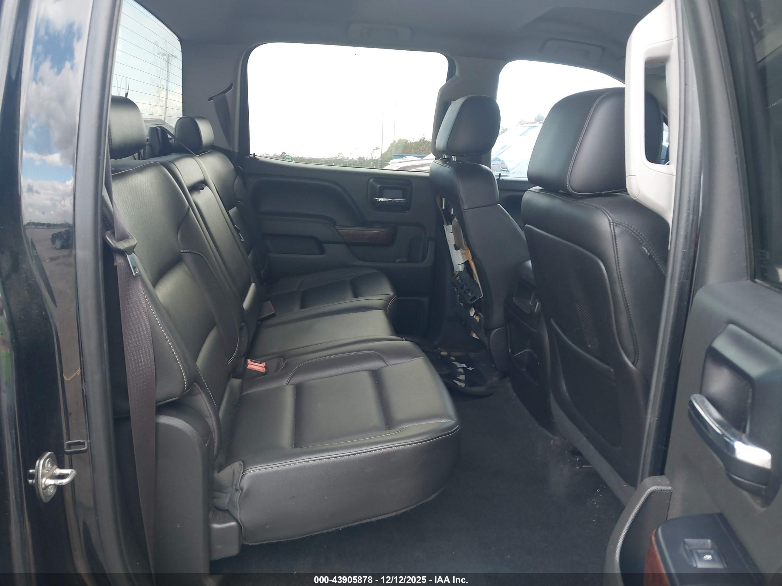 GMC SIERRA image 8