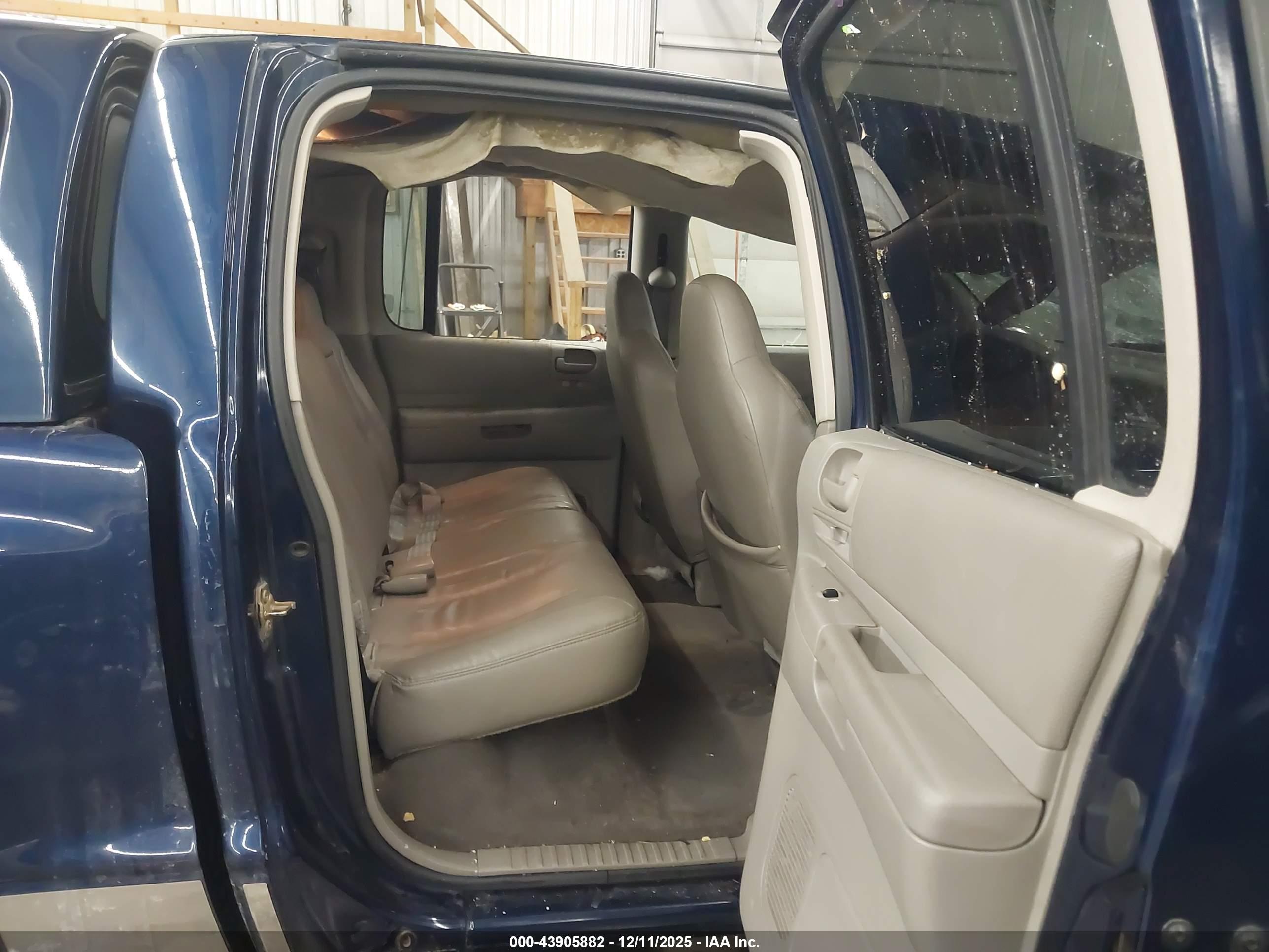 DODGE DAKOTA image 8