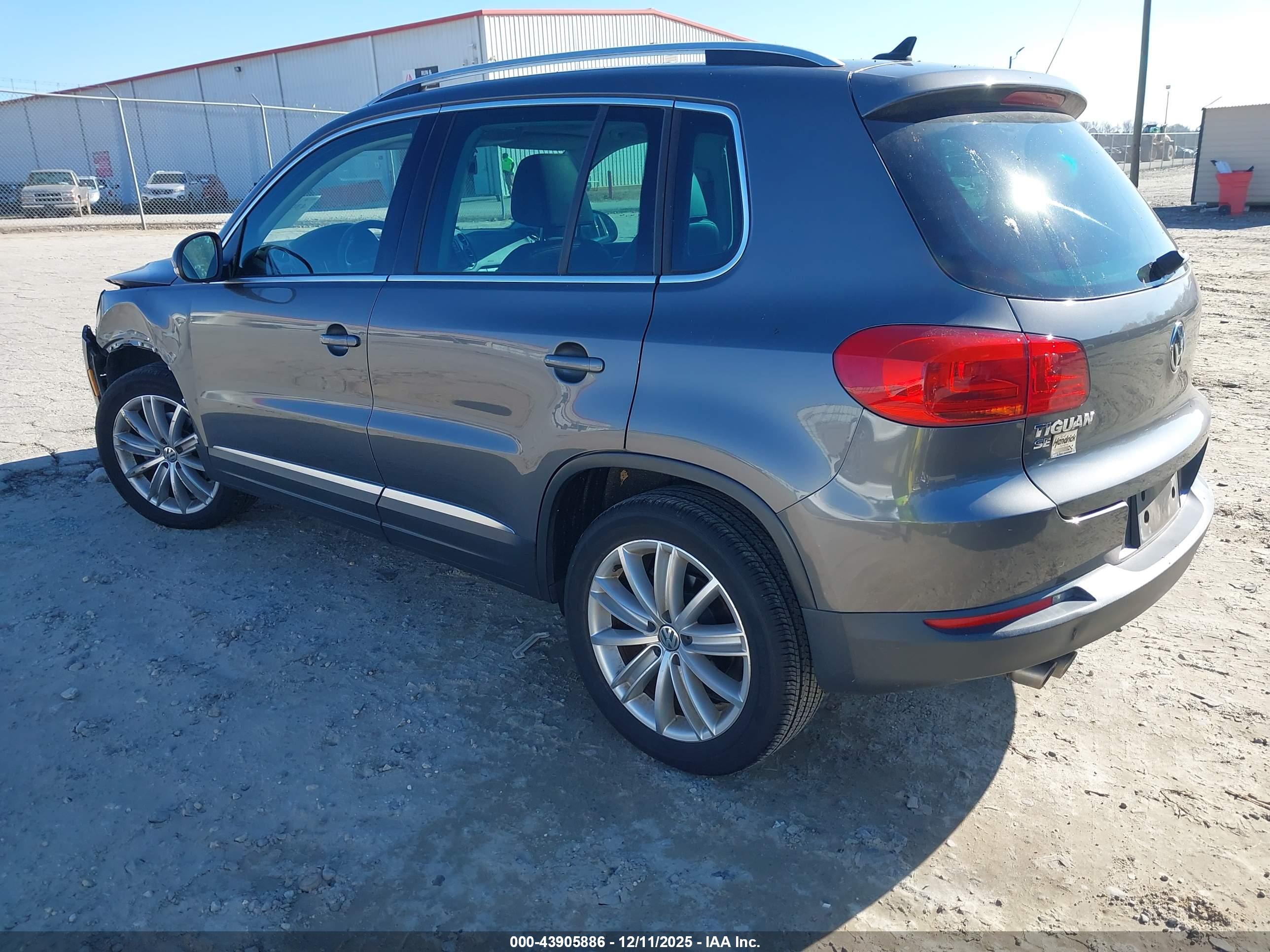 VOLKSWAGEN TIGUAN image 3