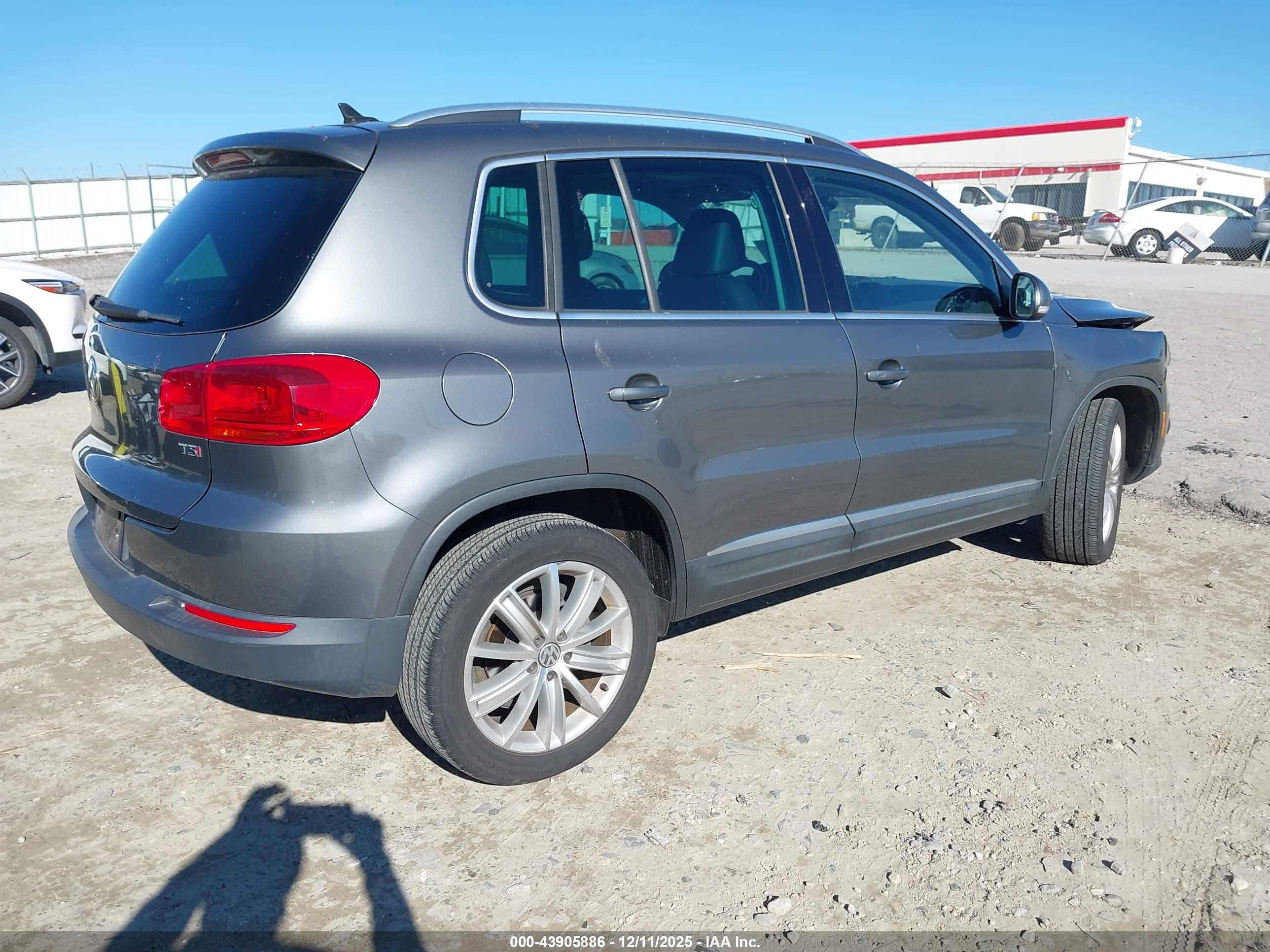 VOLKSWAGEN TIGUAN image 4