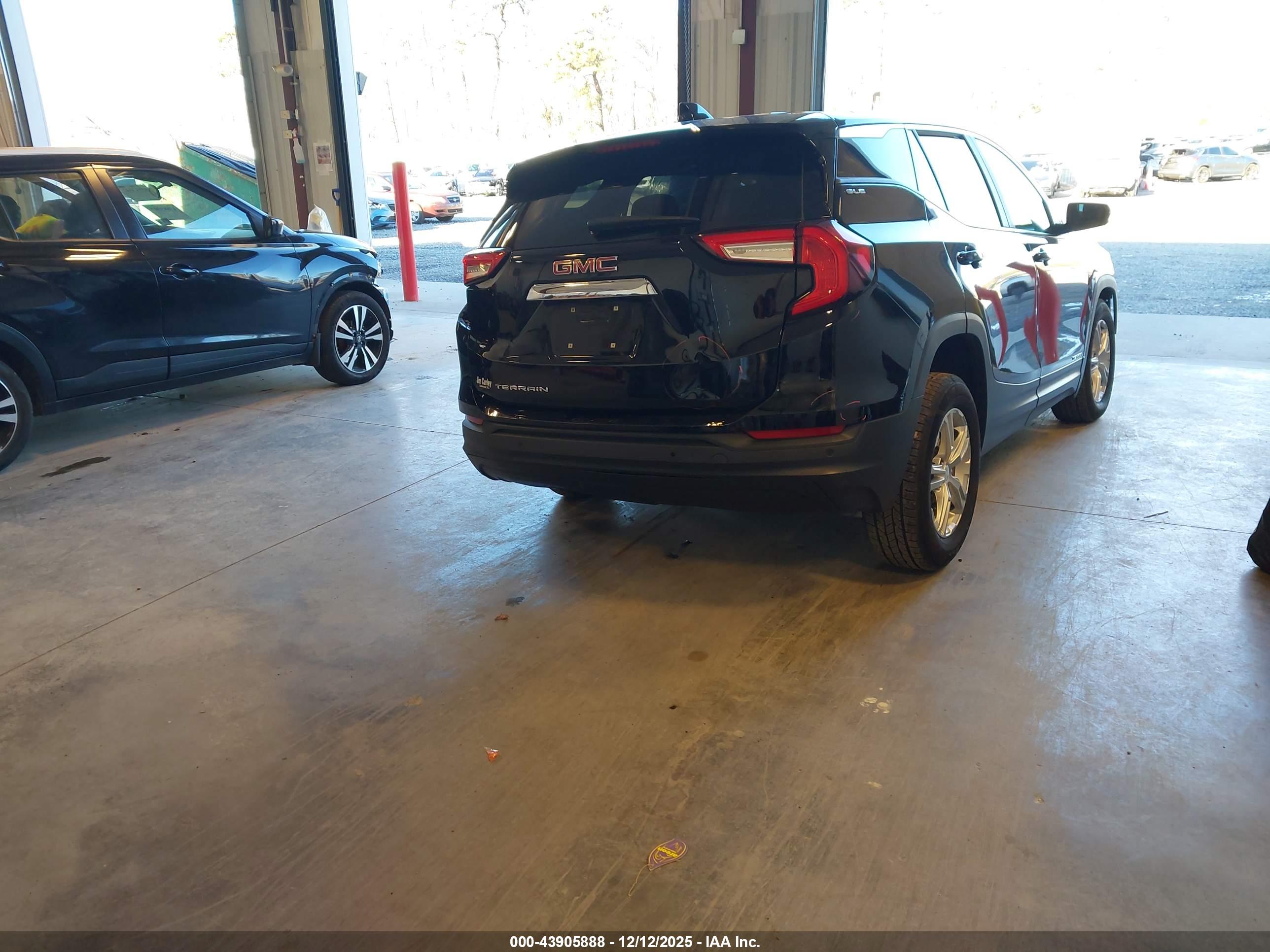 GMC TERRAIN image 4