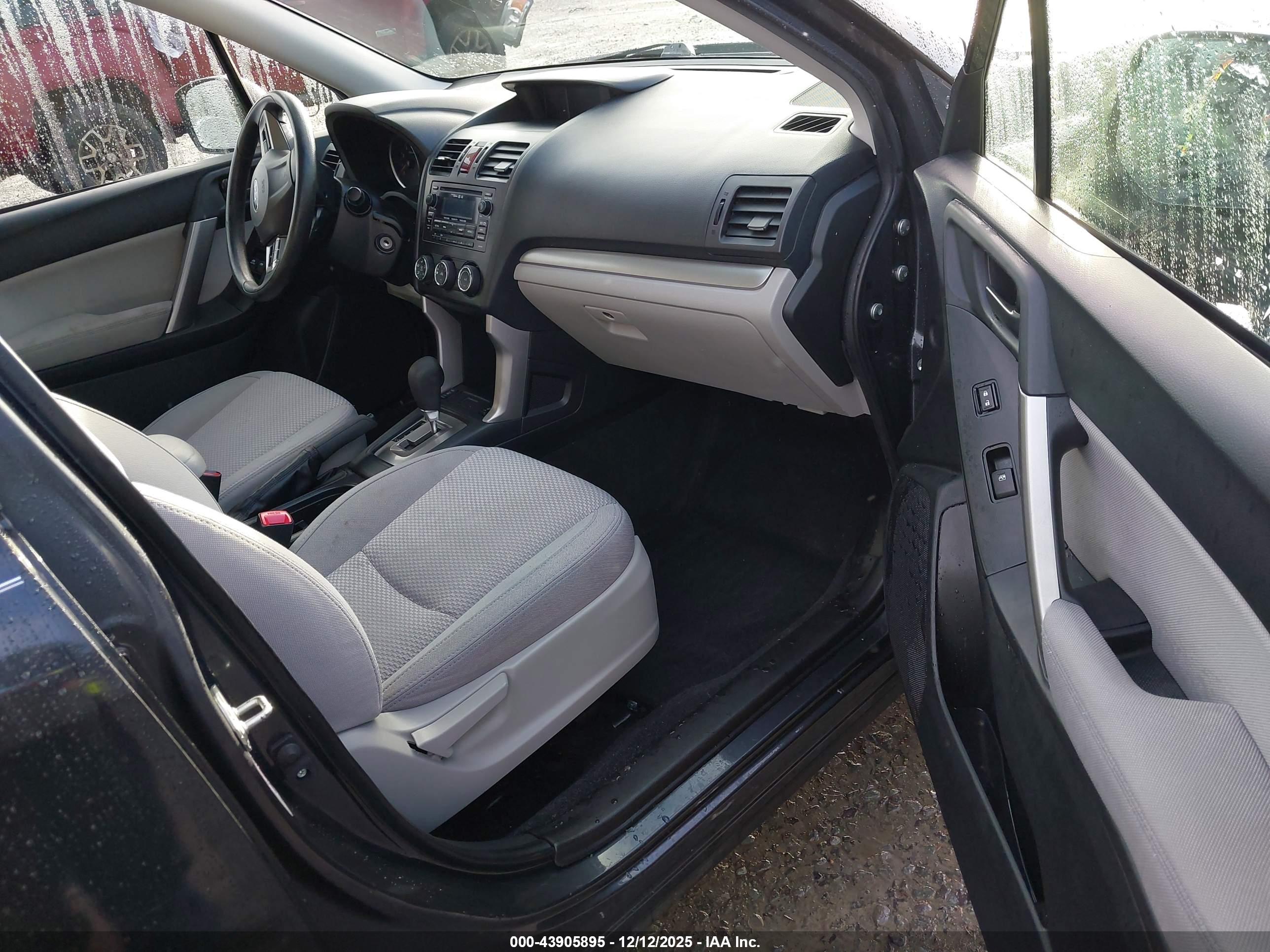 SUBARU FORESTER image 5
