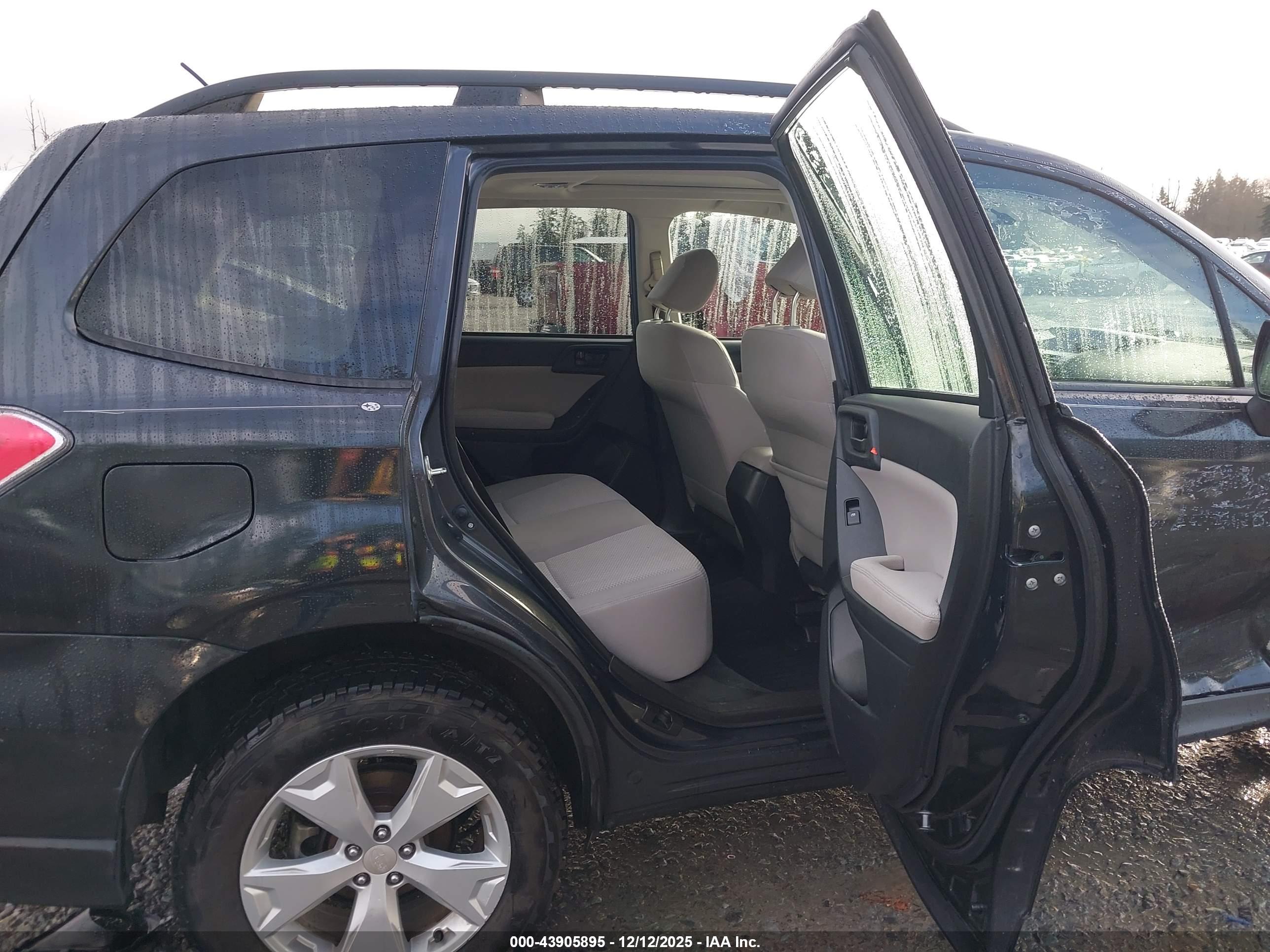 SUBARU FORESTER image 8