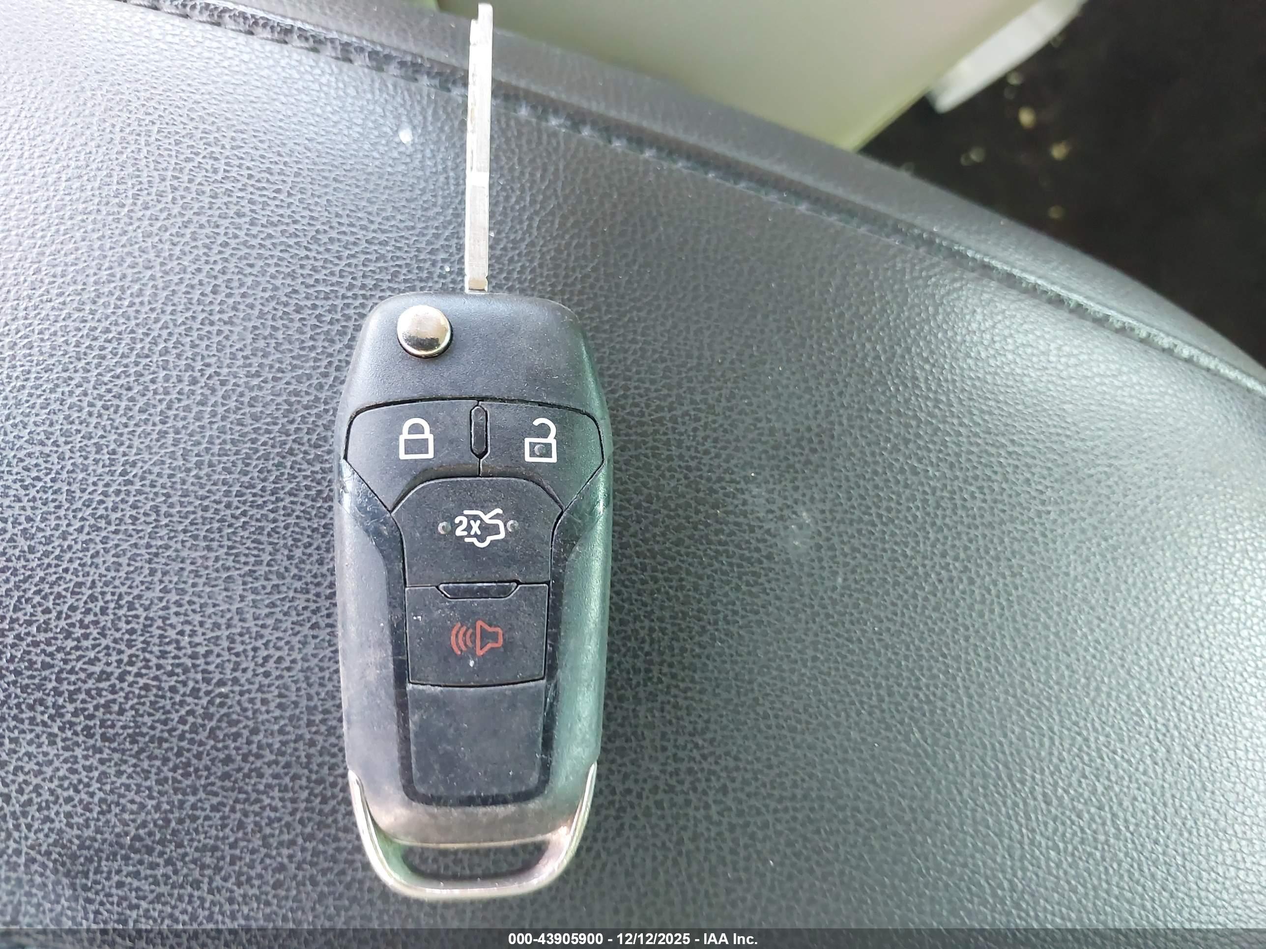 FORD FUSION image 11