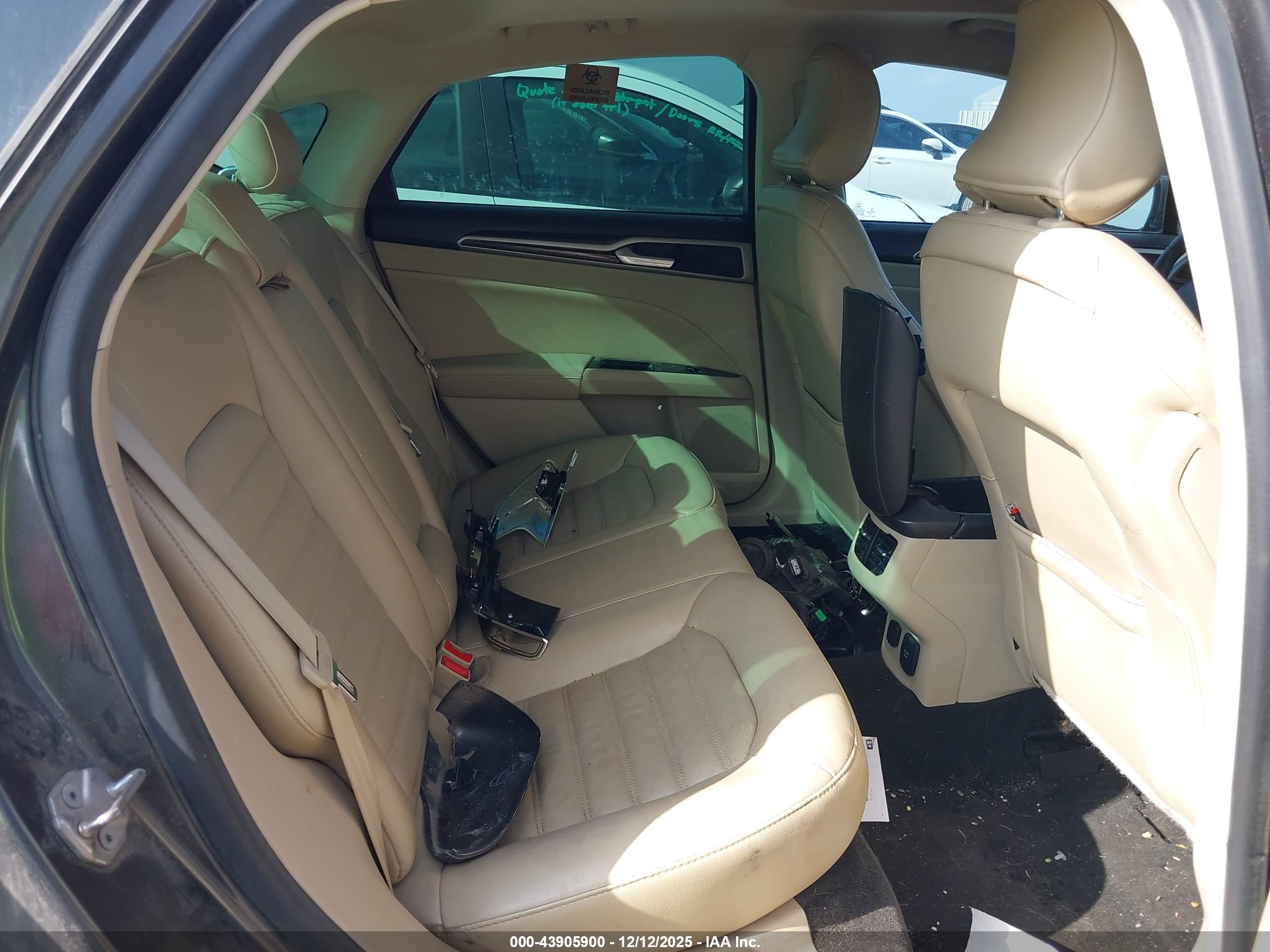 FORD FUSION image 8