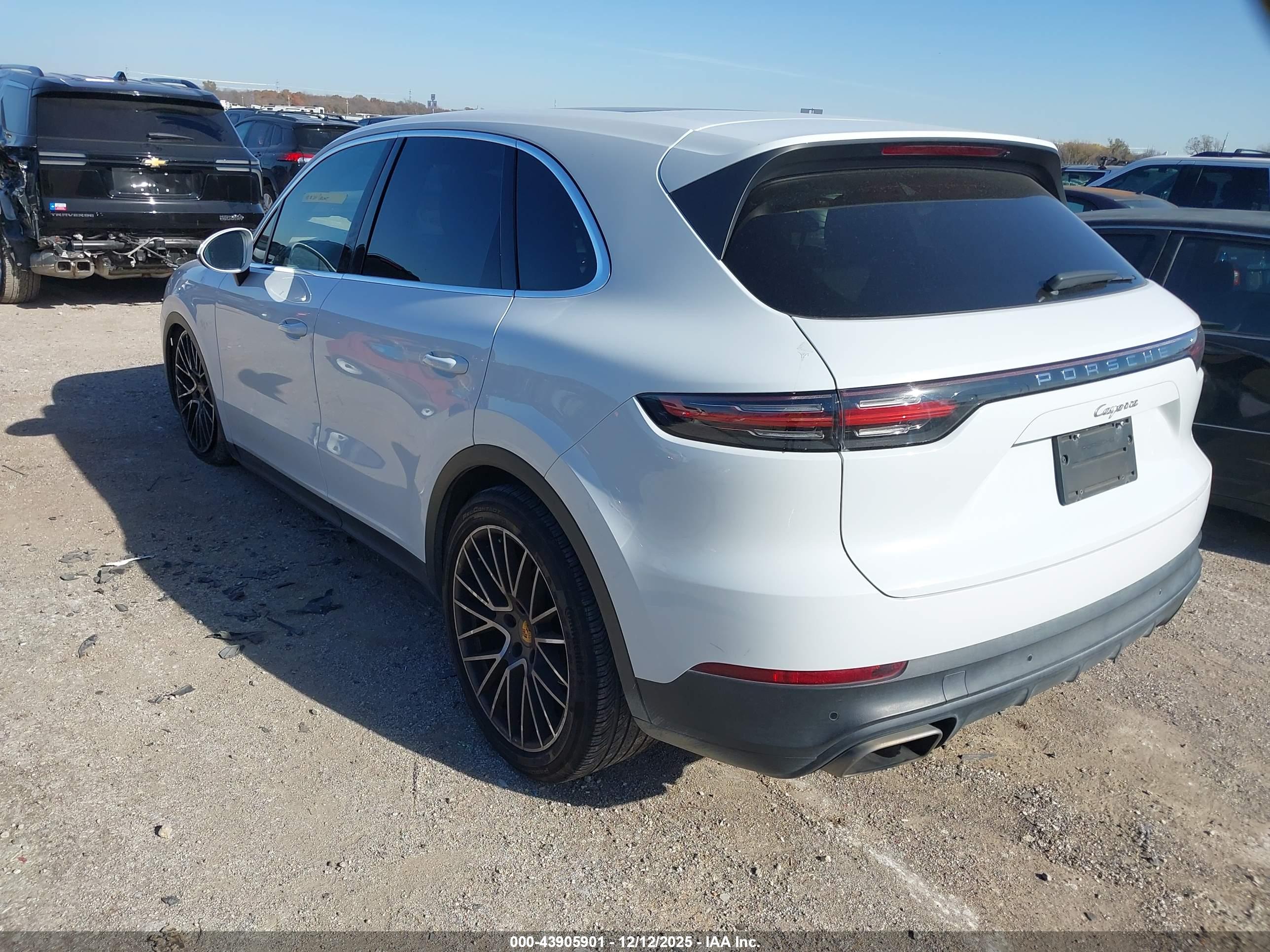 PORSCHE CAYENNE image 3