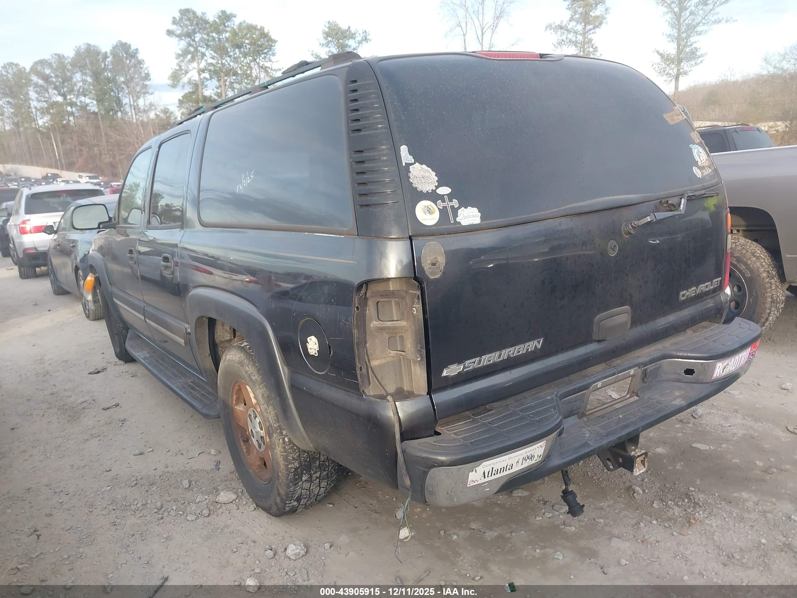 CHEVROLET SUBURBAN image 3