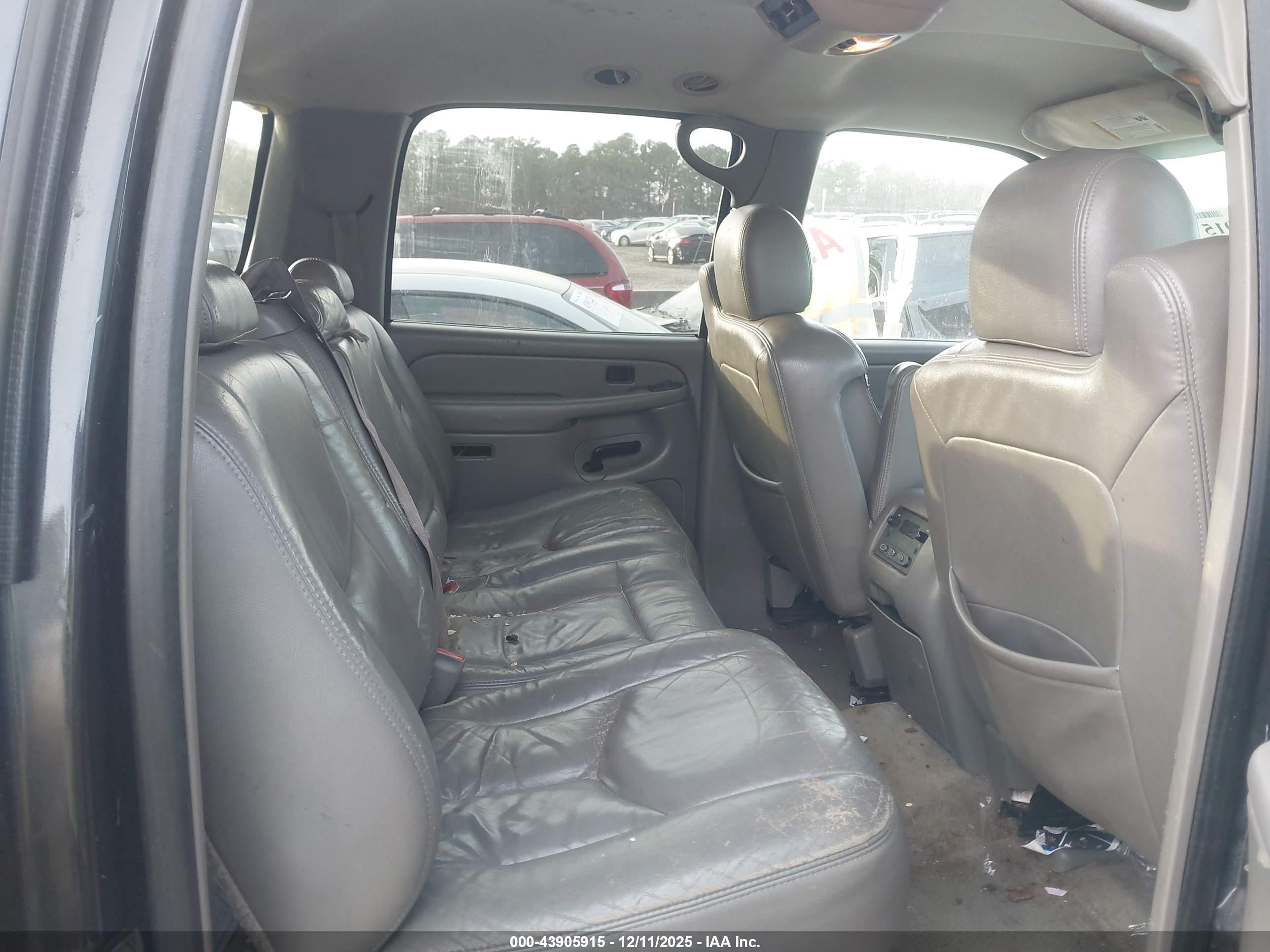 CHEVROLET SUBURBAN image 8