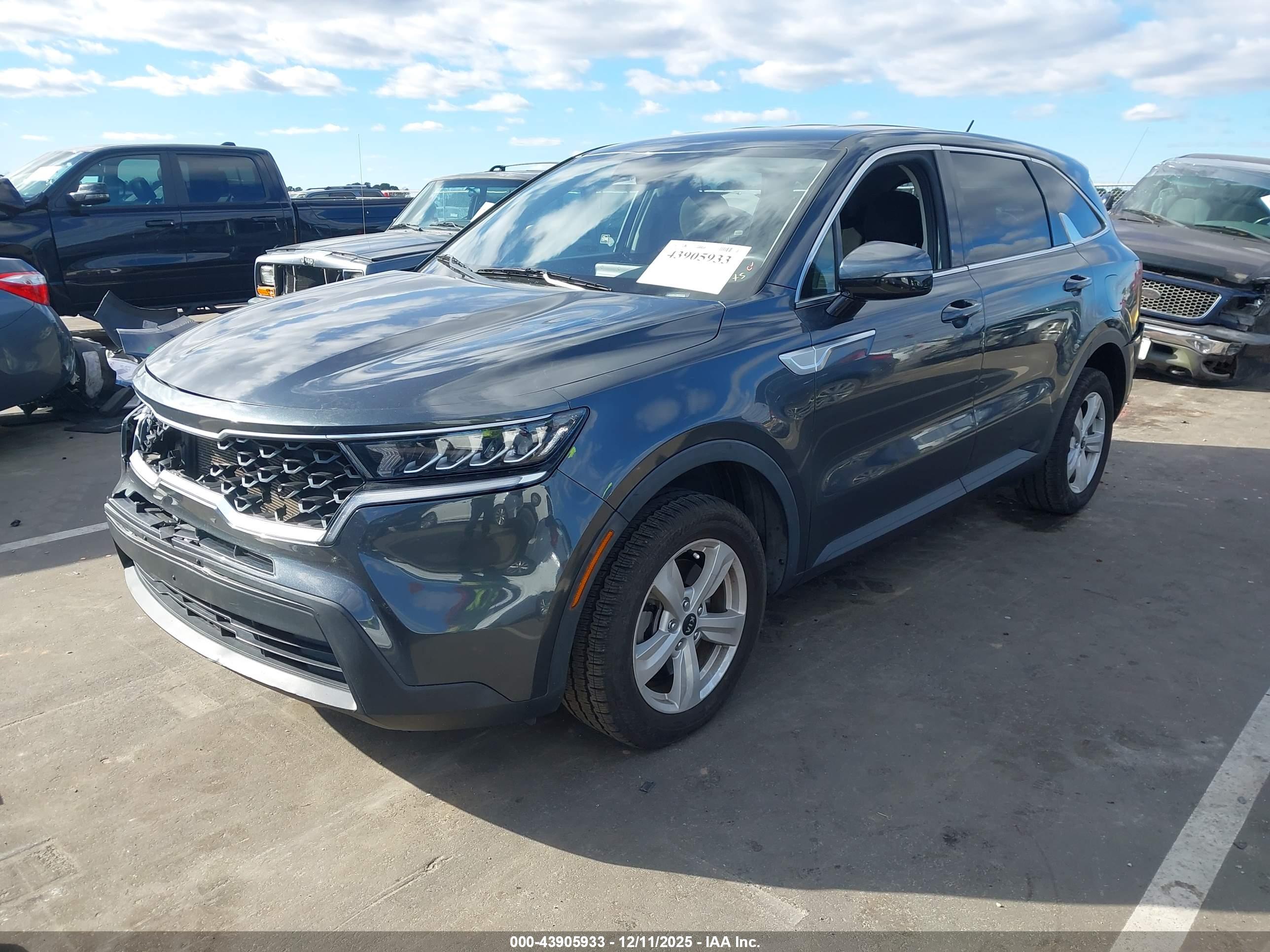 KIA SORENTO image 2