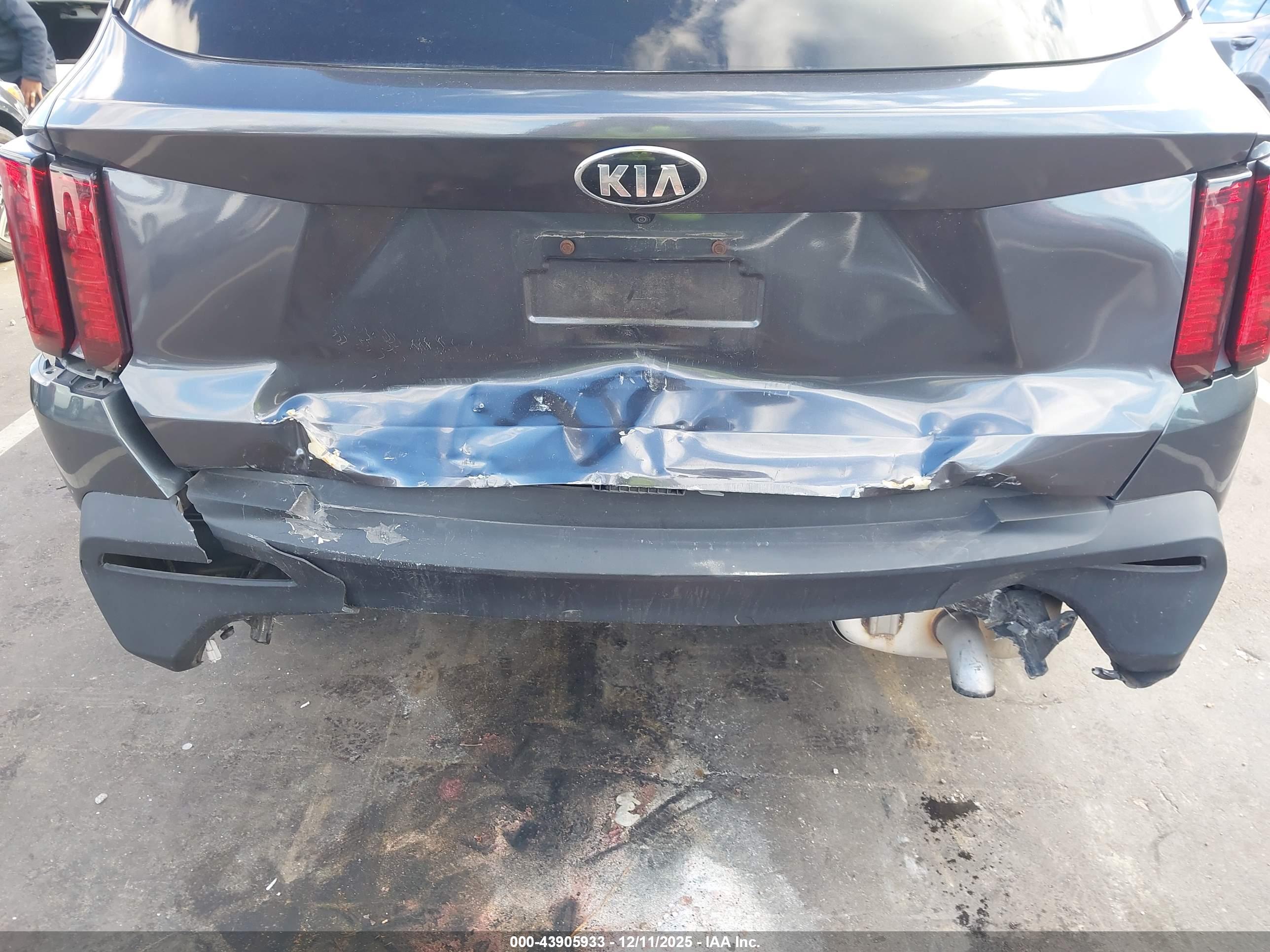 KIA SORENTO image 6