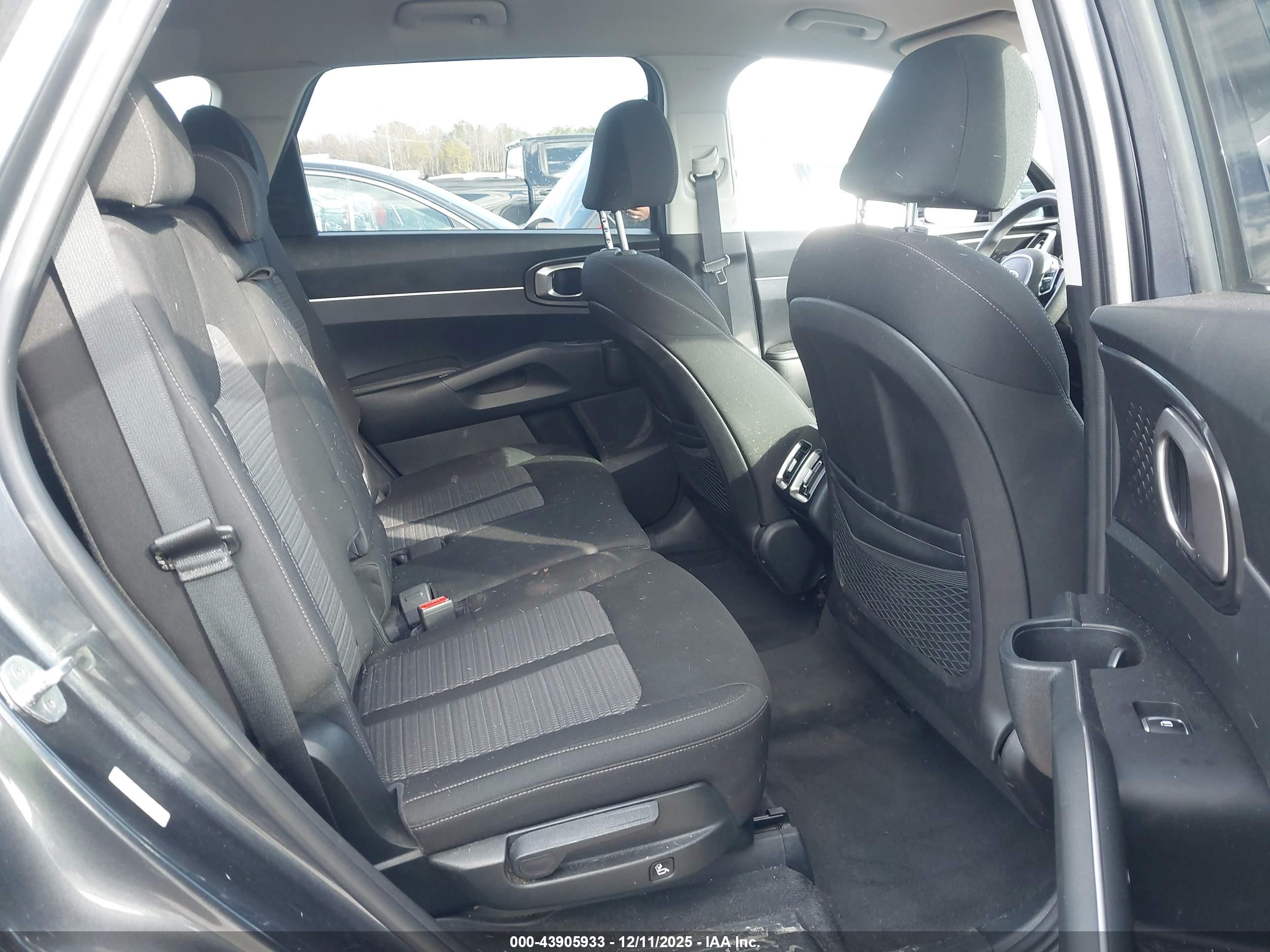 KIA SORENTO image 8