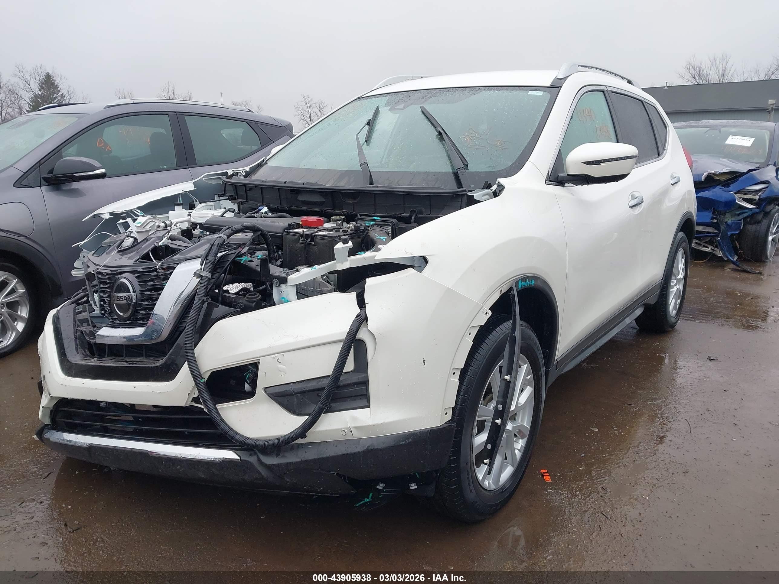NISSAN ROGUE image 2