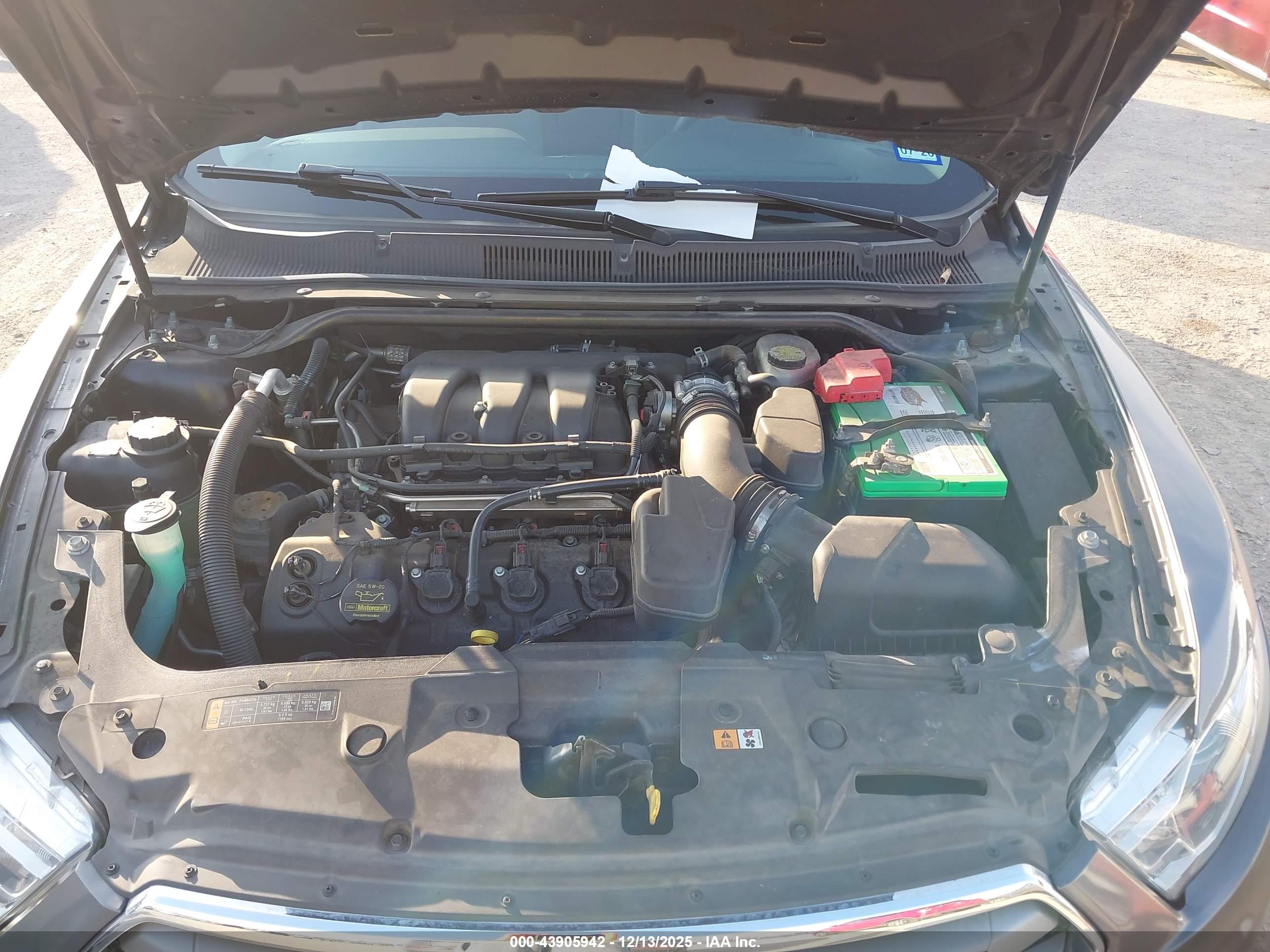 FORD TAURUS image 10