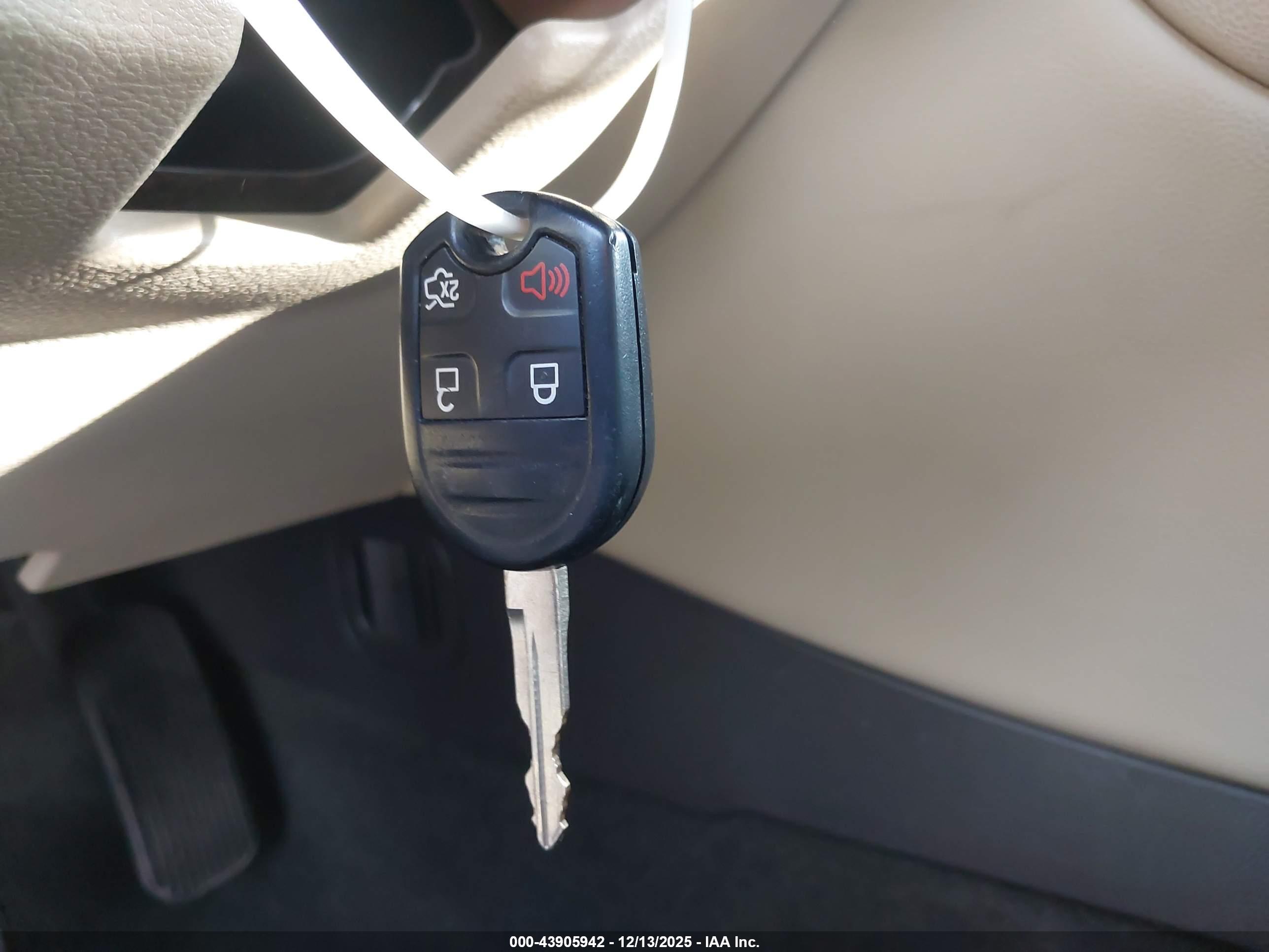 FORD TAURUS image 11