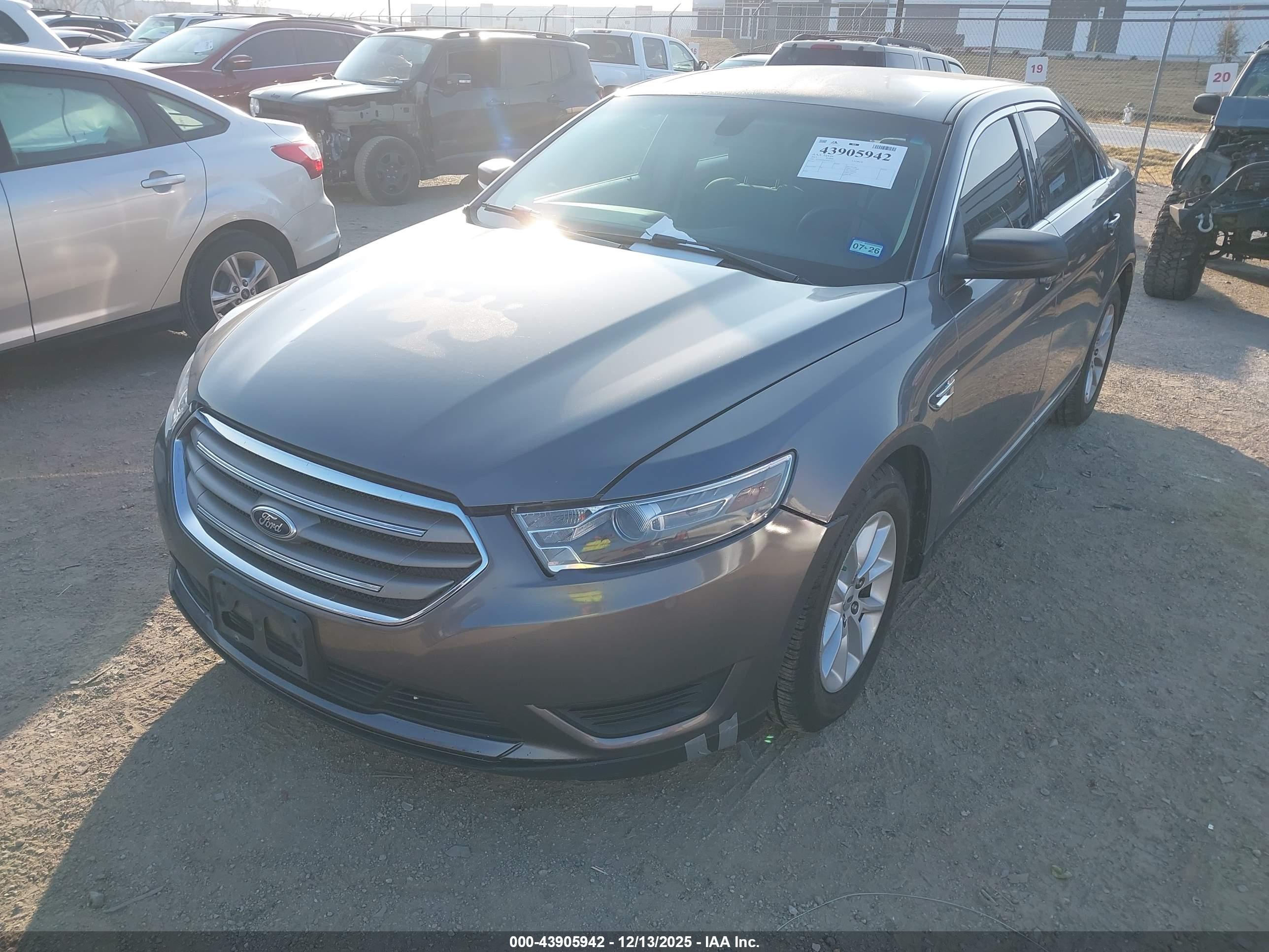 FORD TAURUS image 2