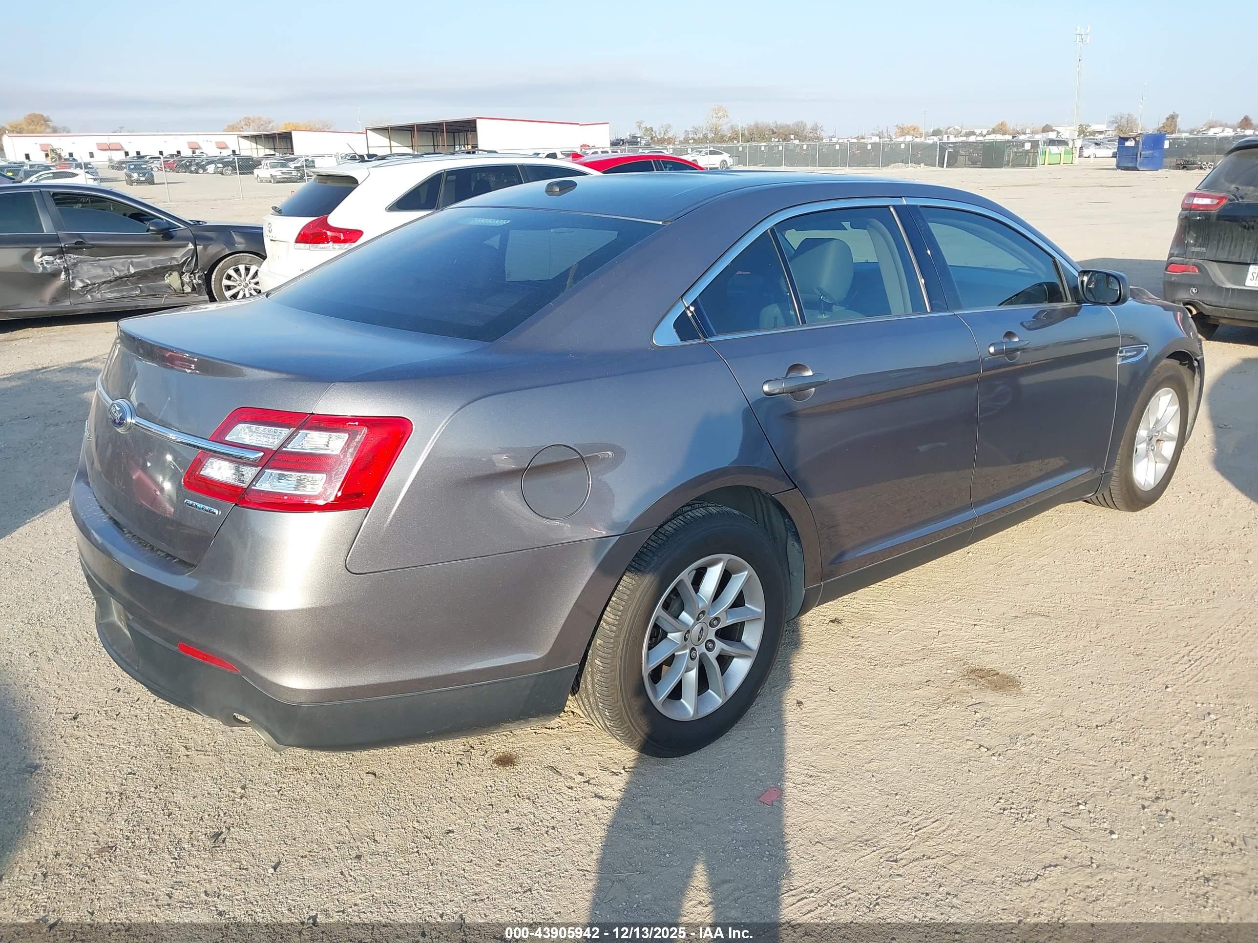 FORD TAURUS image 4