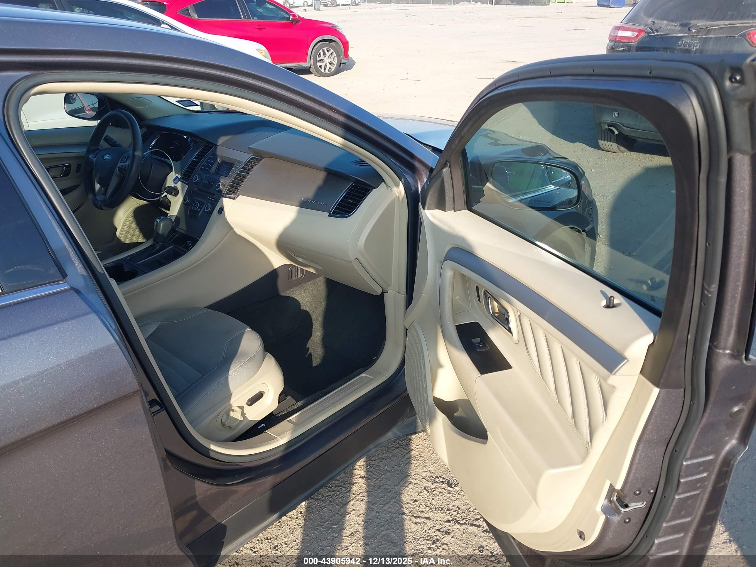 FORD TAURUS image 5