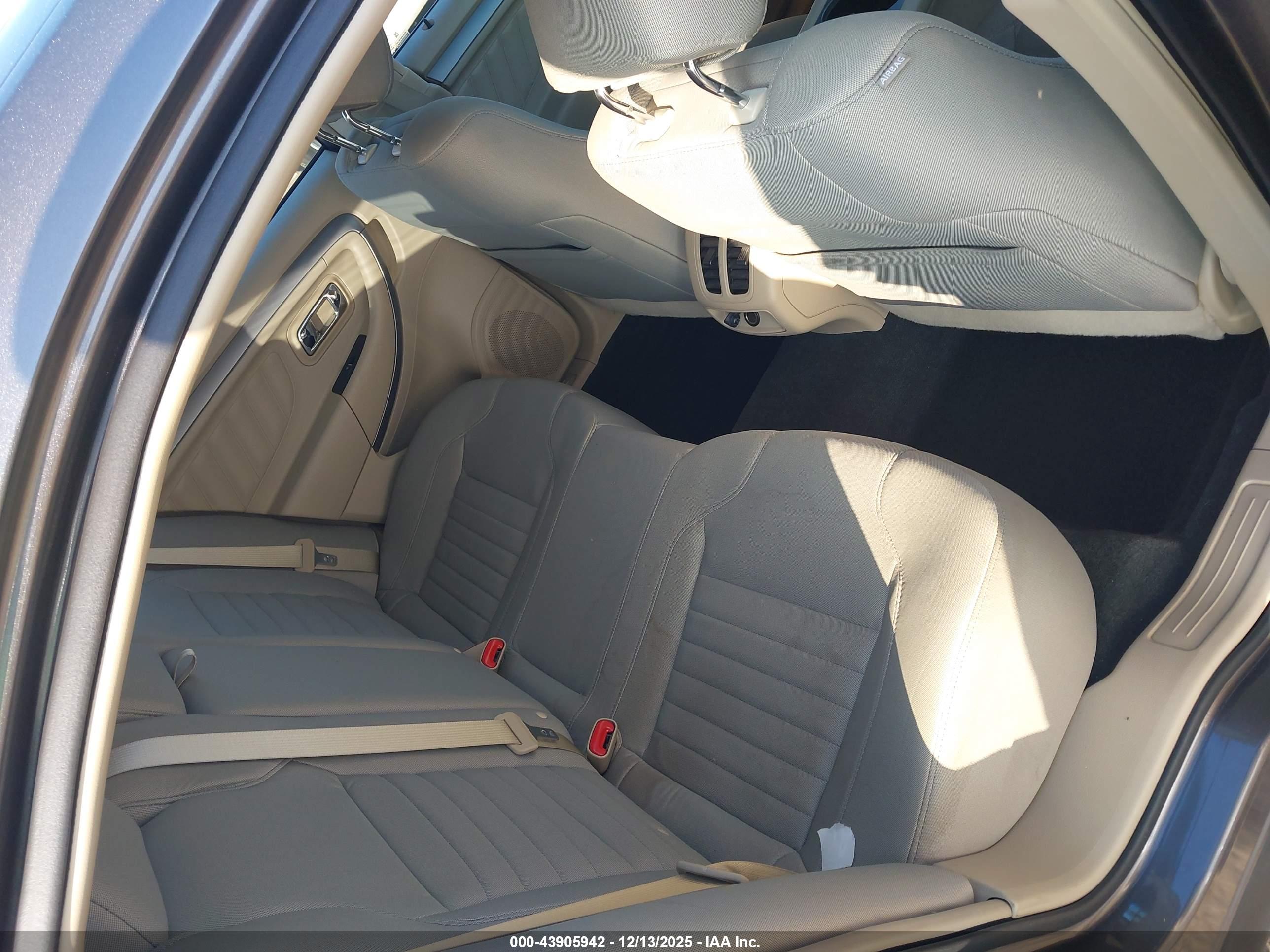 FORD TAURUS image 8