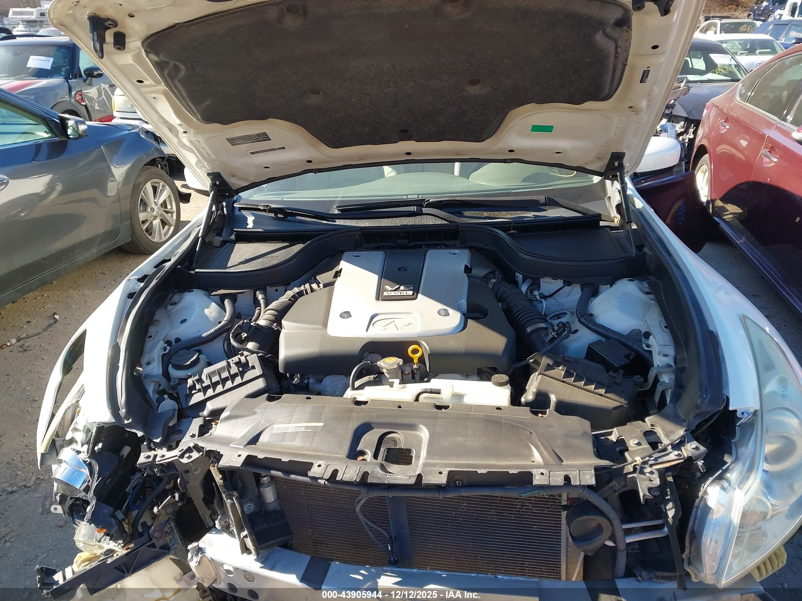 INFINITI Q40 image 10