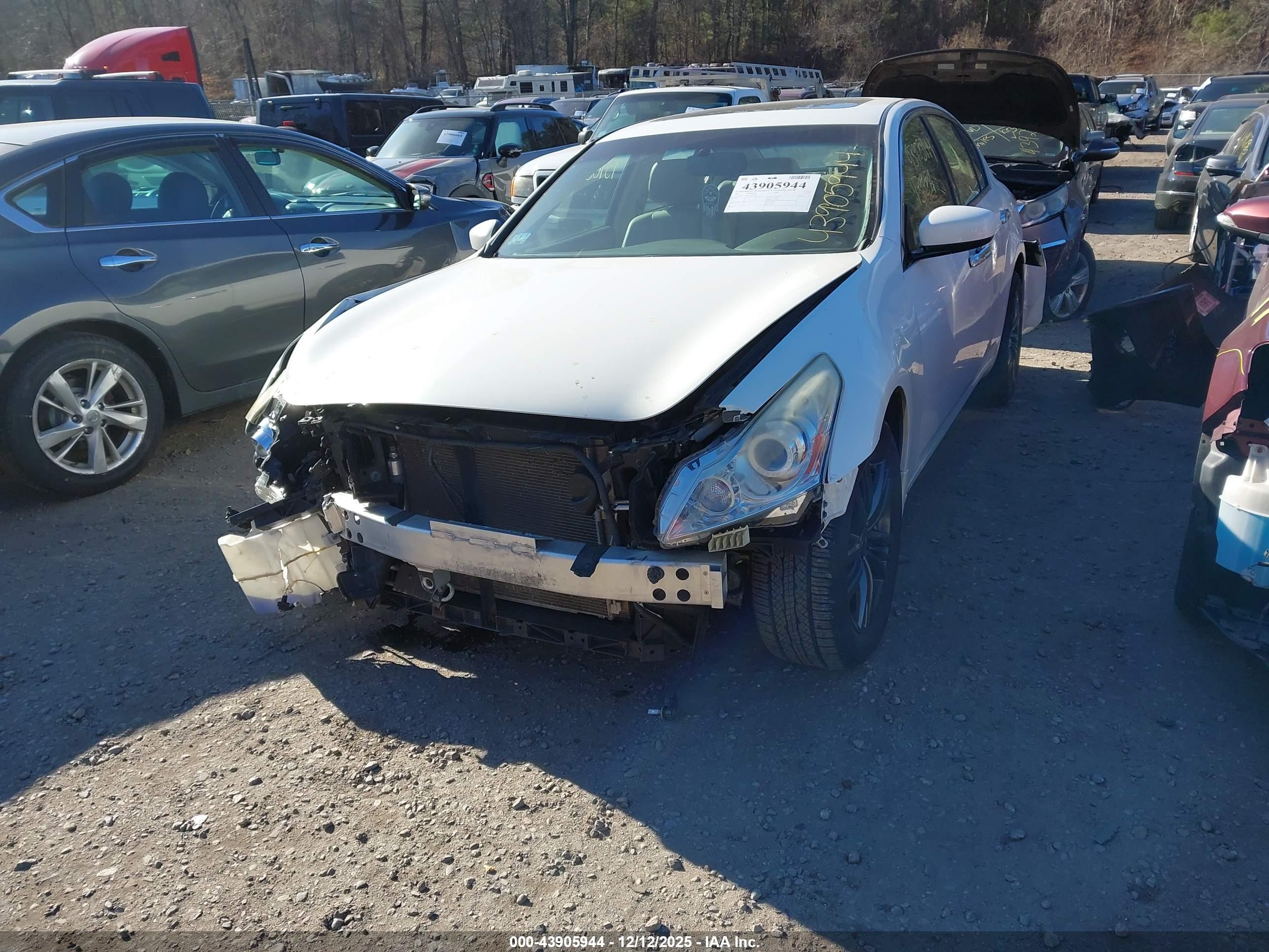 INFINITI Q40 image 6