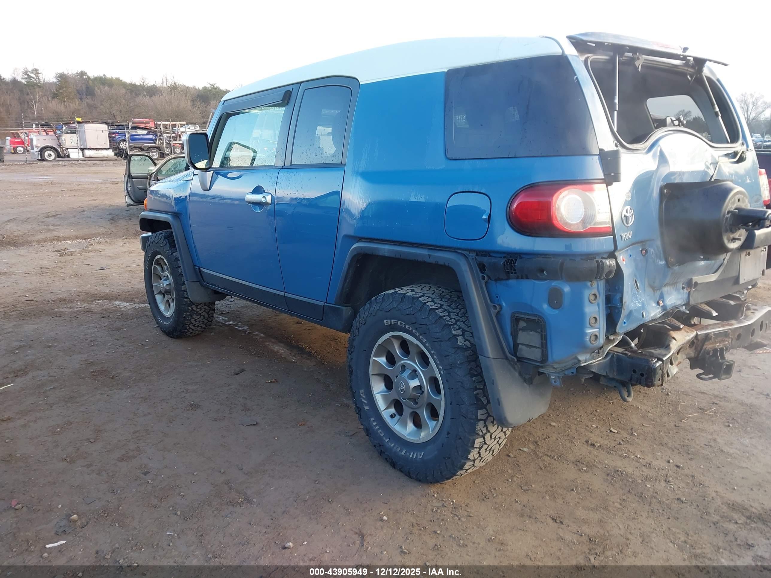 TOYOTA FJ image 3
