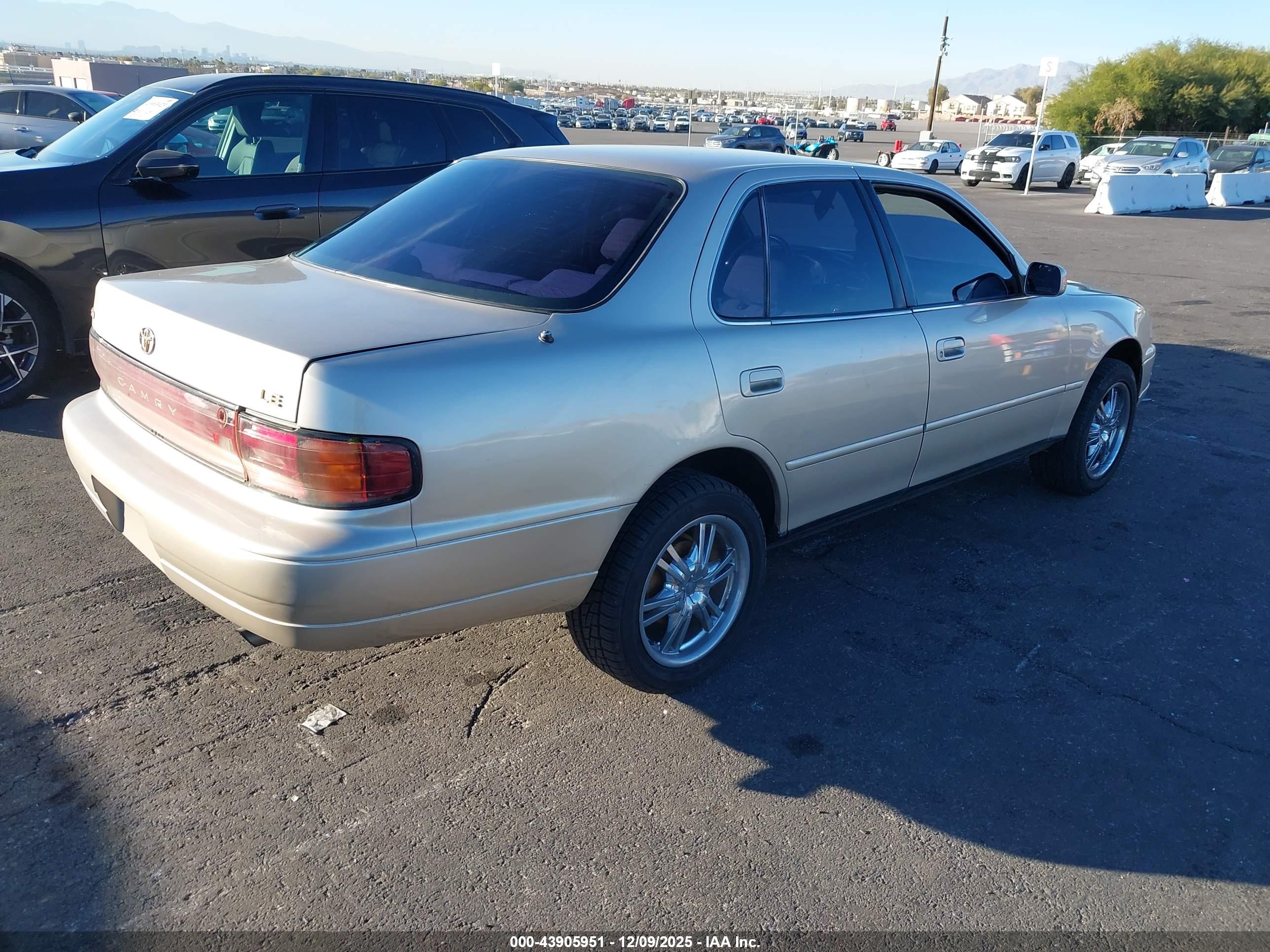 TOYOTA CAMRY image 4