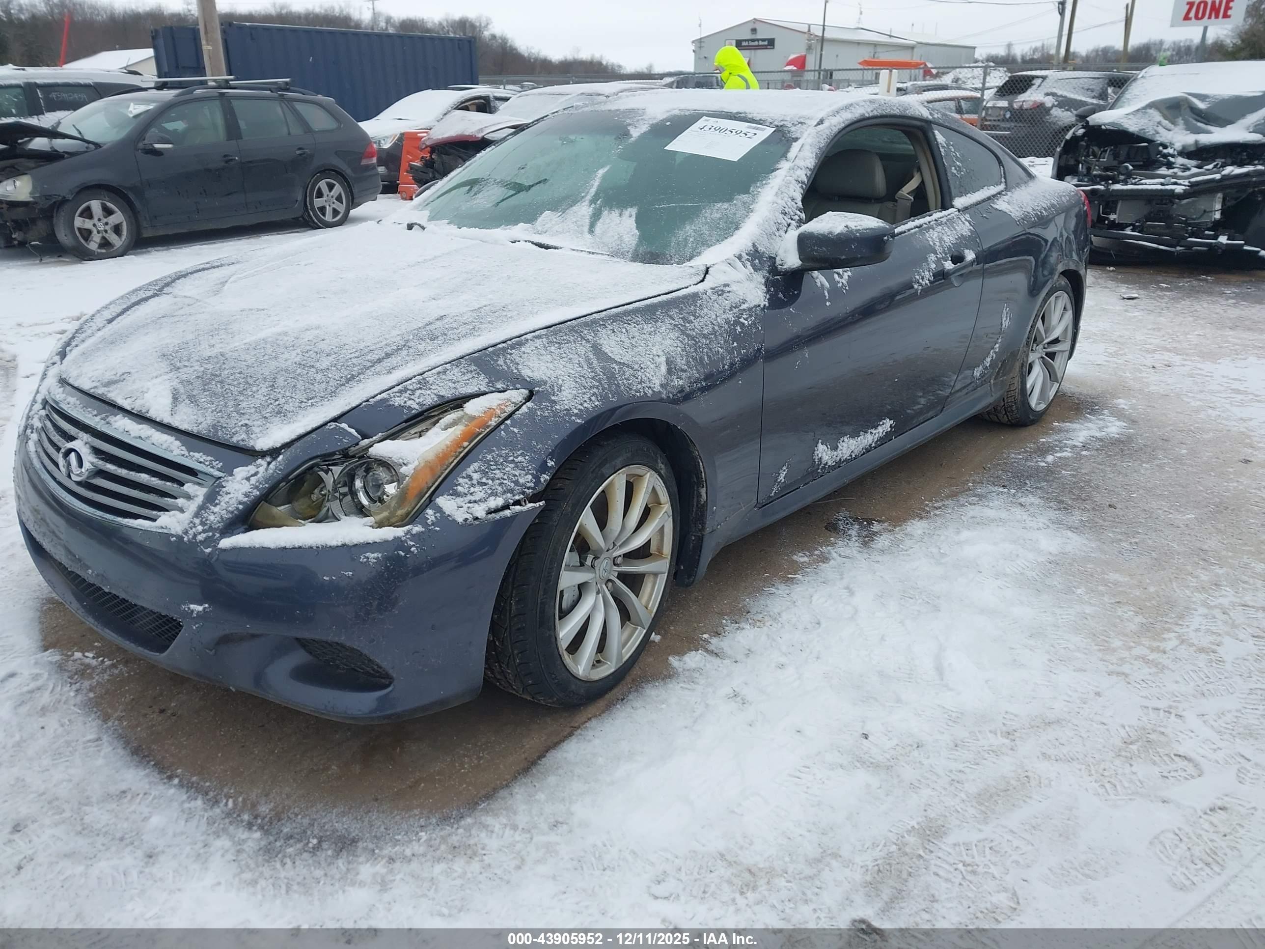 INFINITI G37 image 2