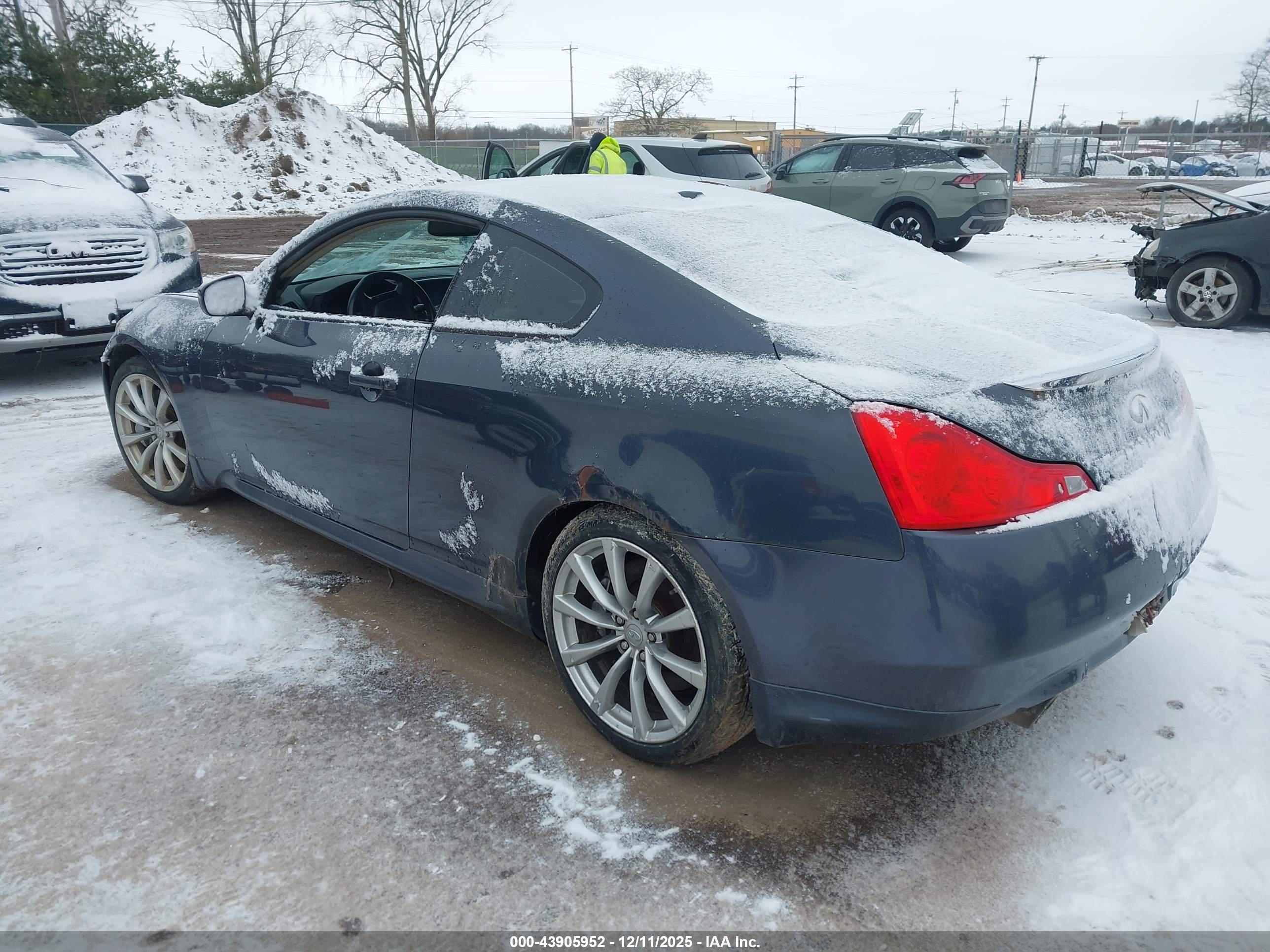 INFINITI G37 image 3